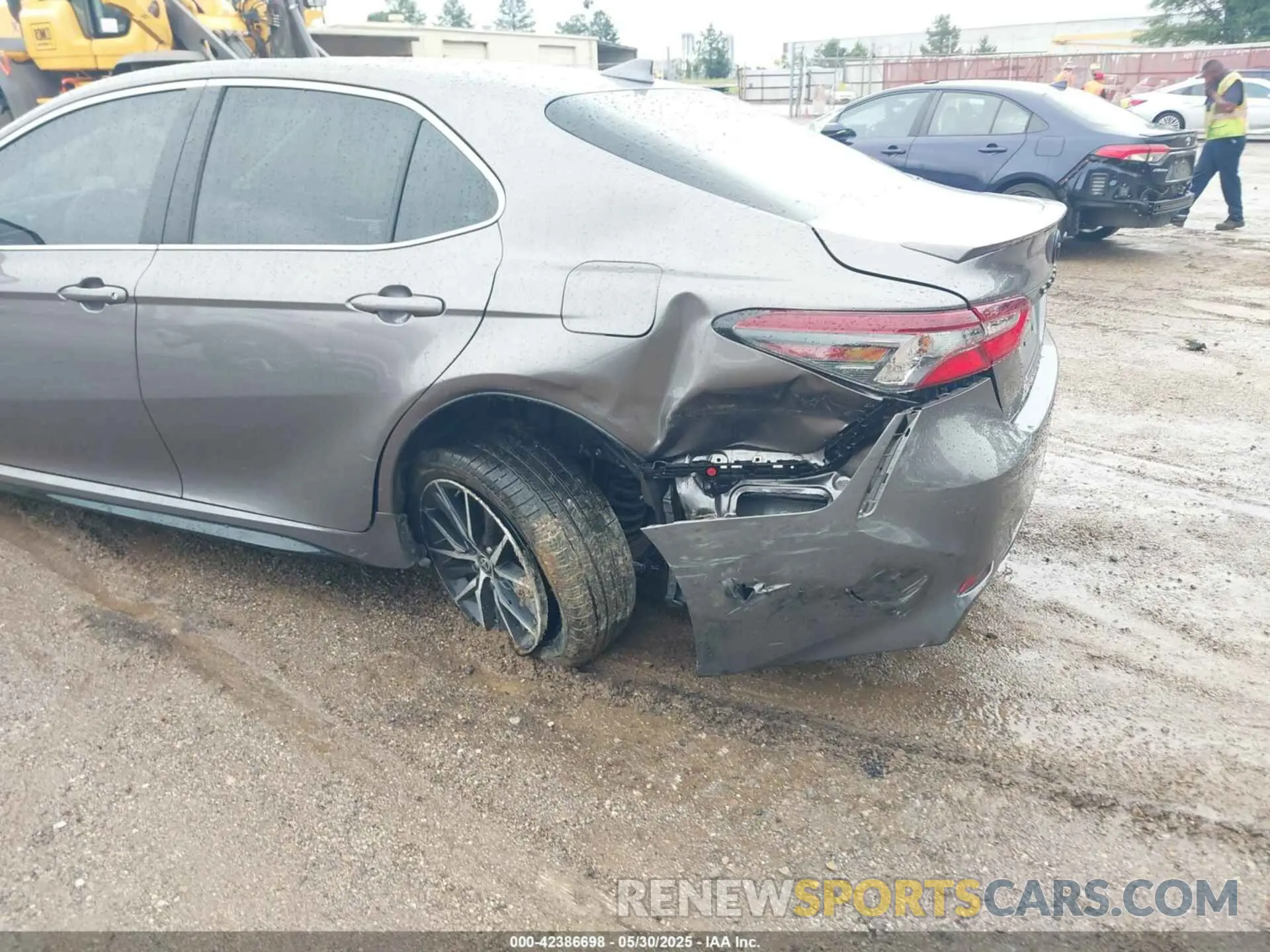 6 Photograph of a damaged car 4T1G11AKXMU452078 TOYOTA CAMRY 2021
