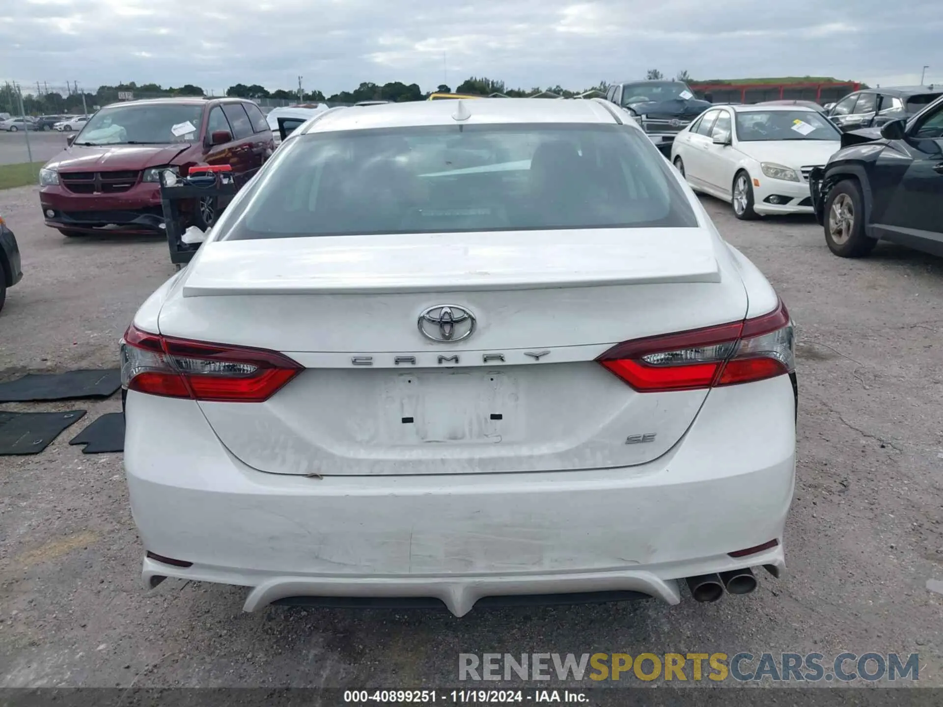16 Photograph of a damaged car 4T1G11AKXMU470757 TOYOTA CAMRY 2021