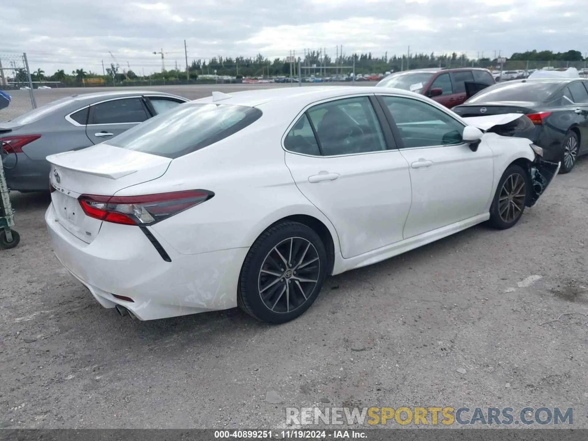 4 Photograph of a damaged car 4T1G11AKXMU470757 TOYOTA CAMRY 2021