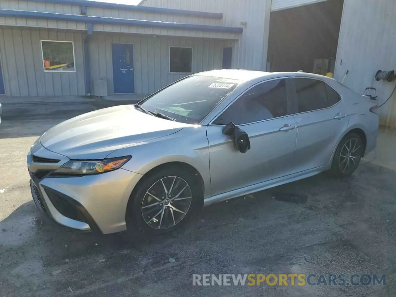 1 Photograph of a damaged car 4T1G11AKXMU472864 TOYOTA CAMRY 2021