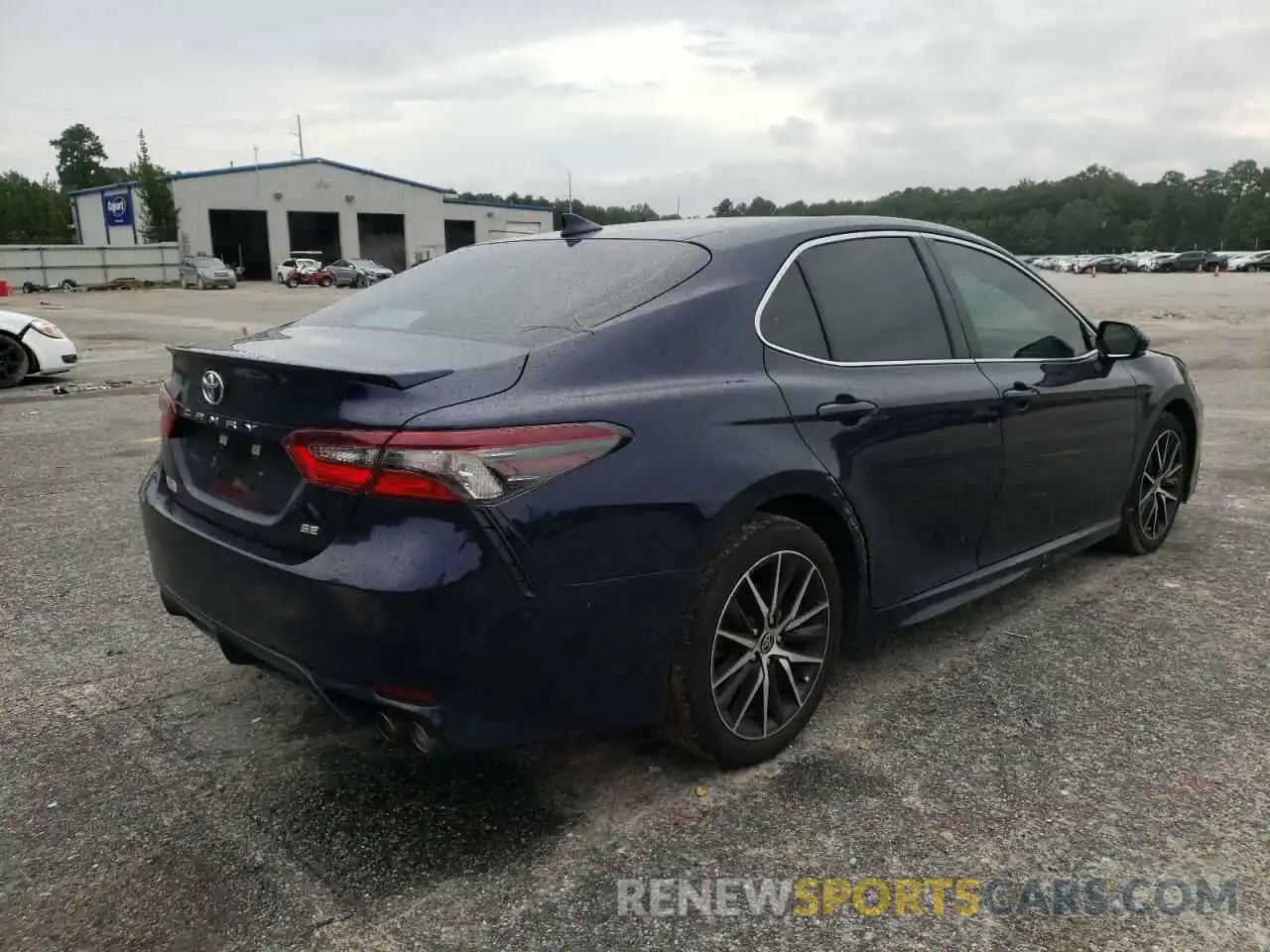 4 Photograph of a damaged car 4T1G11AKXMU476719 TOYOTA CAMRY 2021