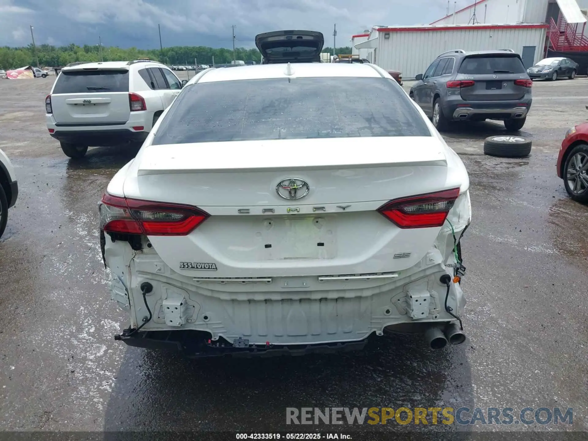 17 Photograph of a damaged car 4T1G11AKXMU497165 TOYOTA CAMRY 2021