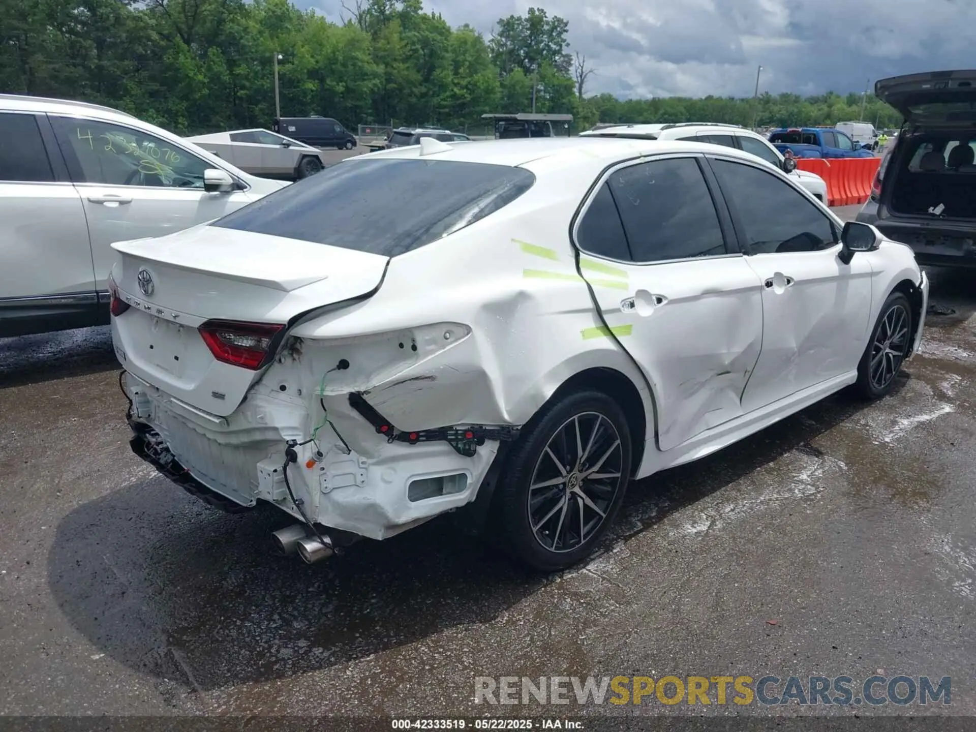 6 Photograph of a damaged car 4T1G11AKXMU497165 TOYOTA CAMRY 2021