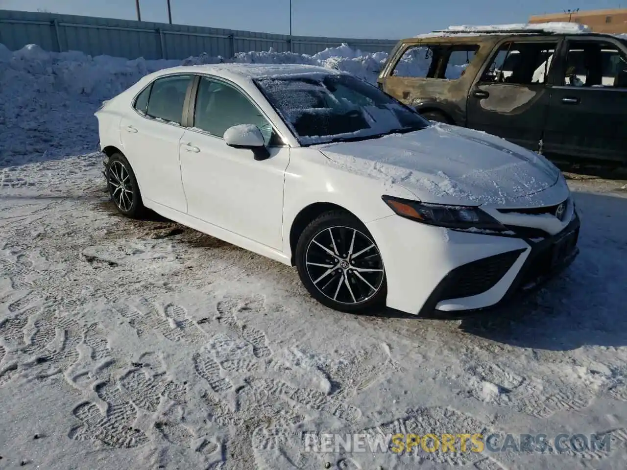 4 Photograph of a damaged car 4T1G11AKXMU548437 TOYOTA CAMRY 2021