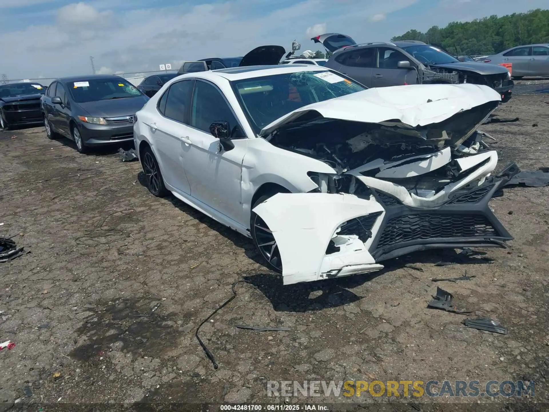 1 Photograph of a damaged car 4T1G11AKXMU551323 TOYOTA CAMRY 2021