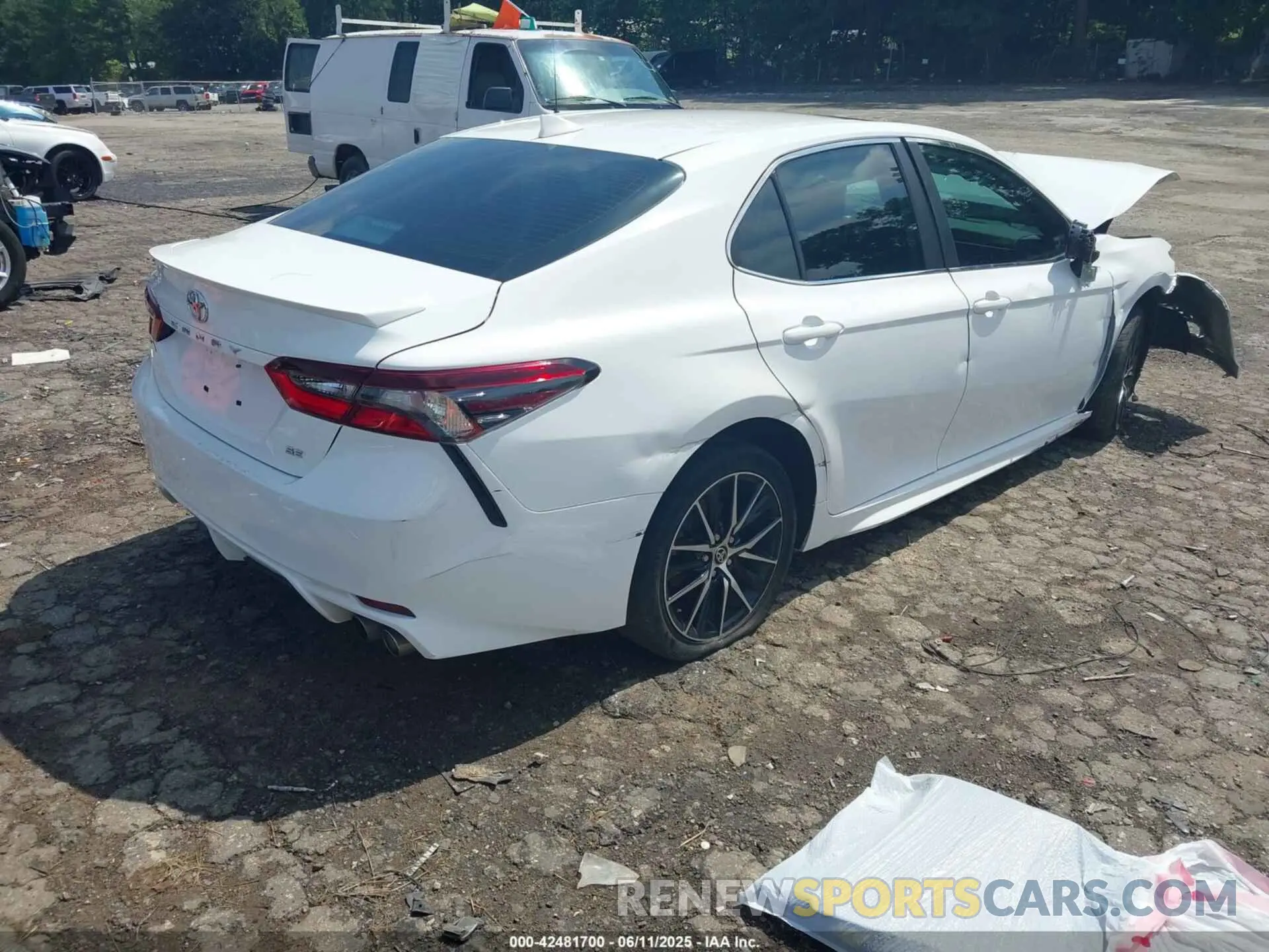 4 Photograph of a damaged car 4T1G11AKXMU551323 TOYOTA CAMRY 2021