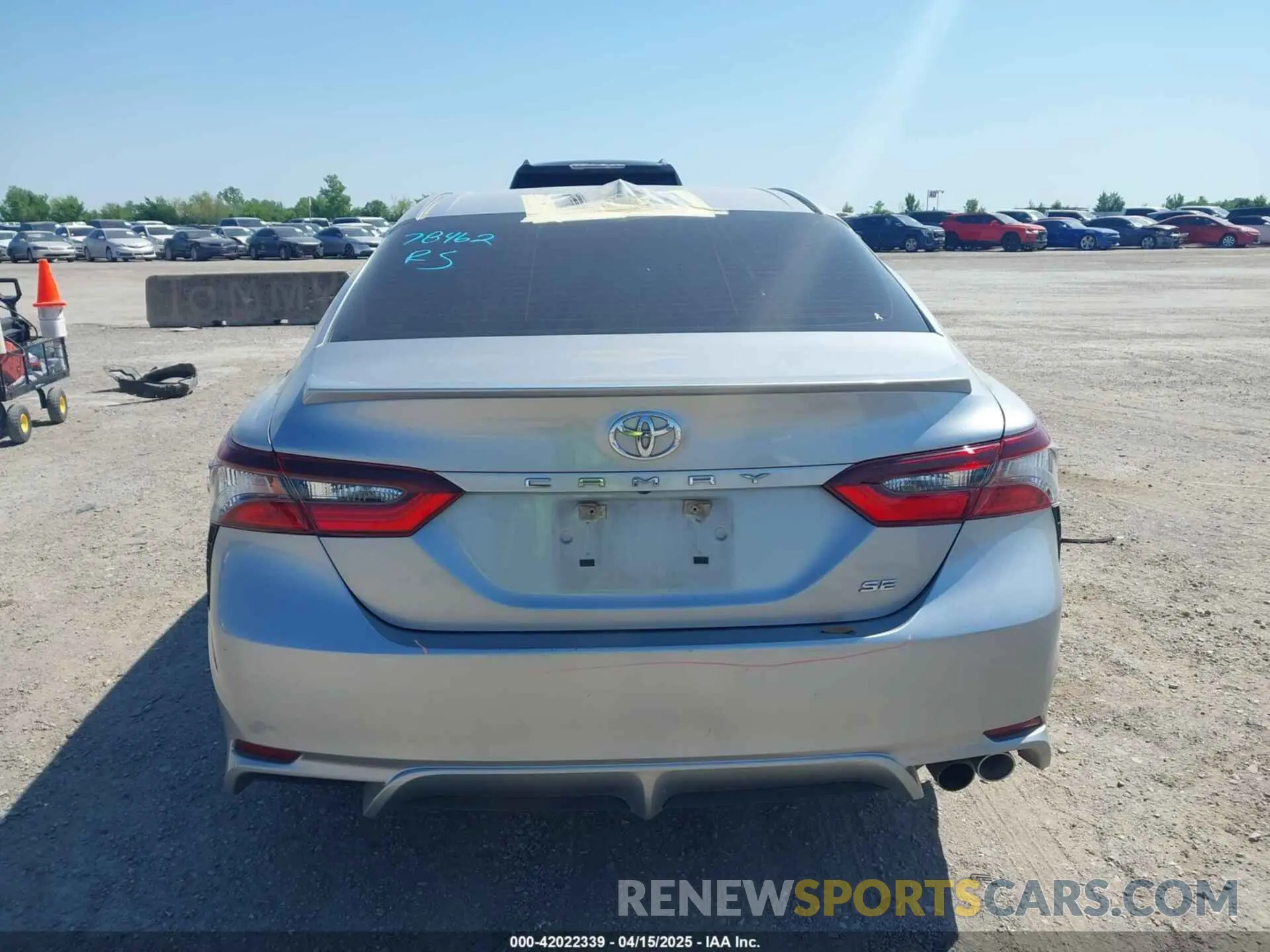 16 Photograph of a damaged car 4T1G11AKXMU555341 TOYOTA CAMRY 2021