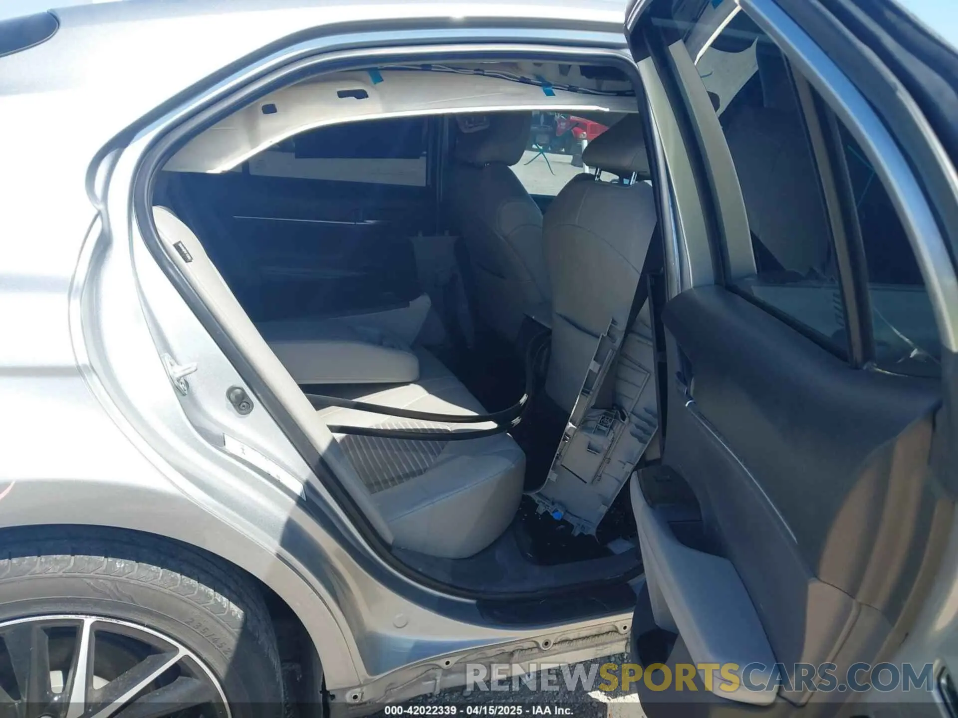 8 Photograph of a damaged car 4T1G11AKXMU555341 TOYOTA CAMRY 2021