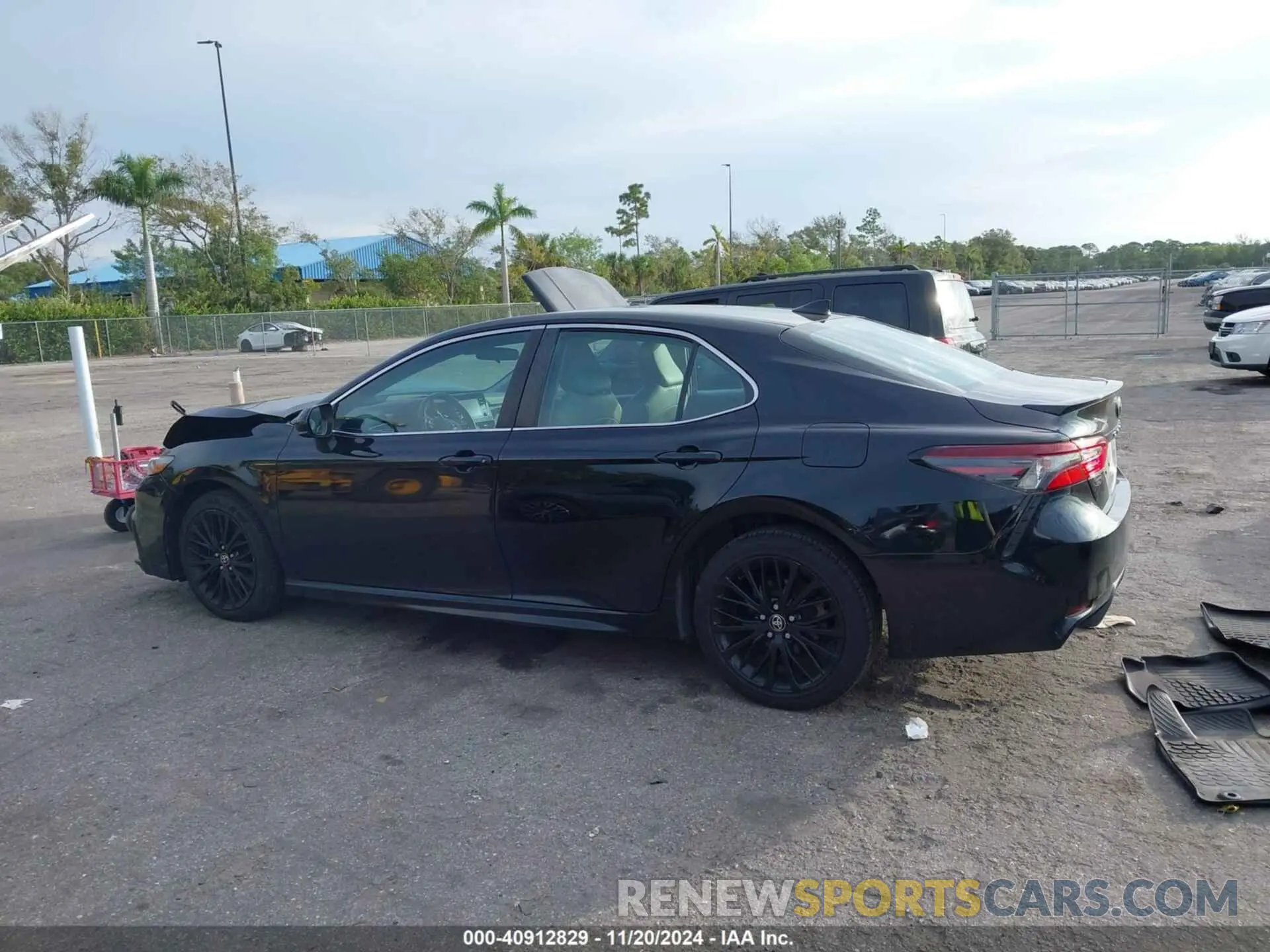 14 Photograph of a damaged car 4T1G11AKXMU560622 TOYOTA CAMRY 2021