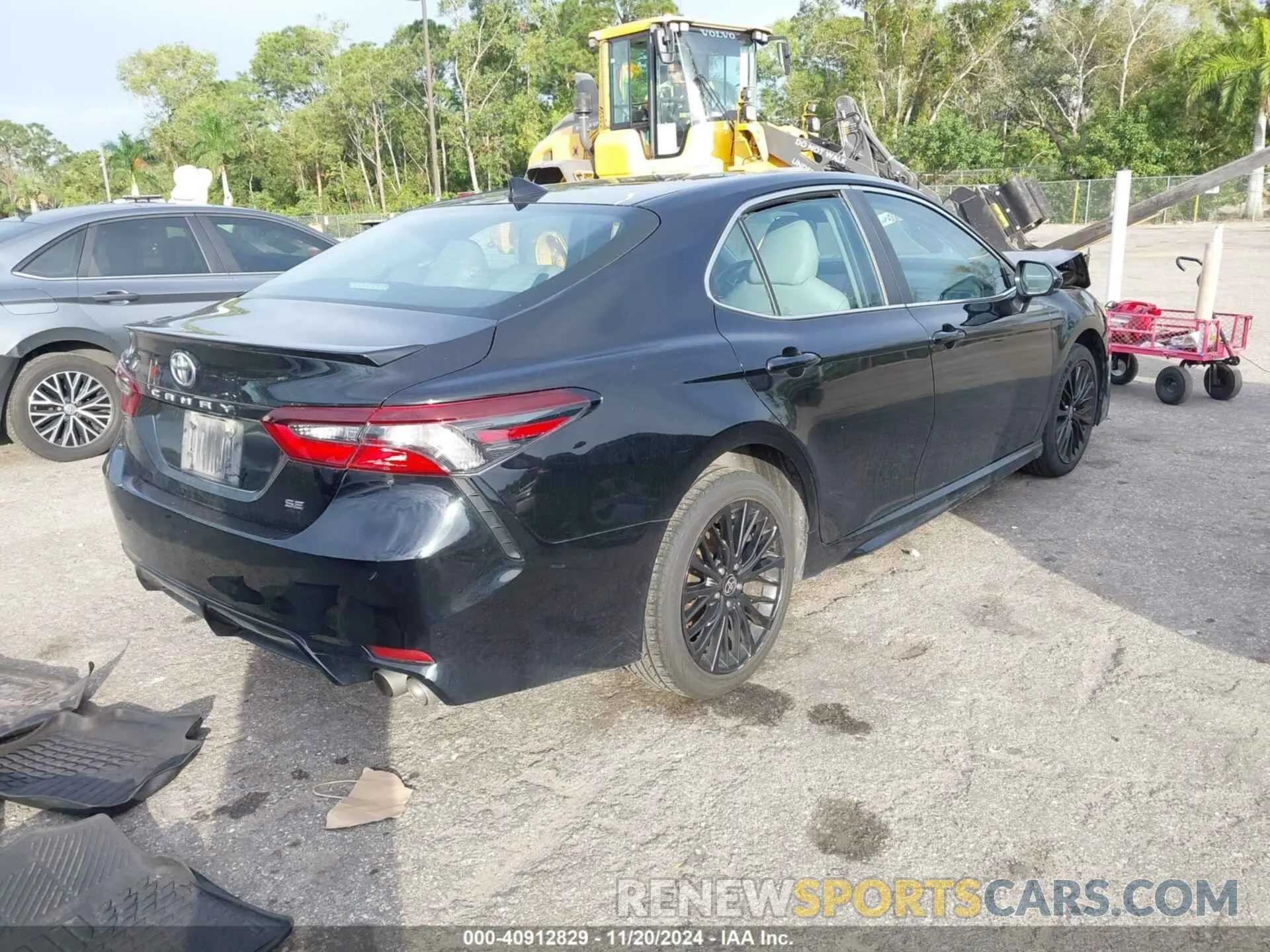 4 Photograph of a damaged car 4T1G11AKXMU560622 TOYOTA CAMRY 2021