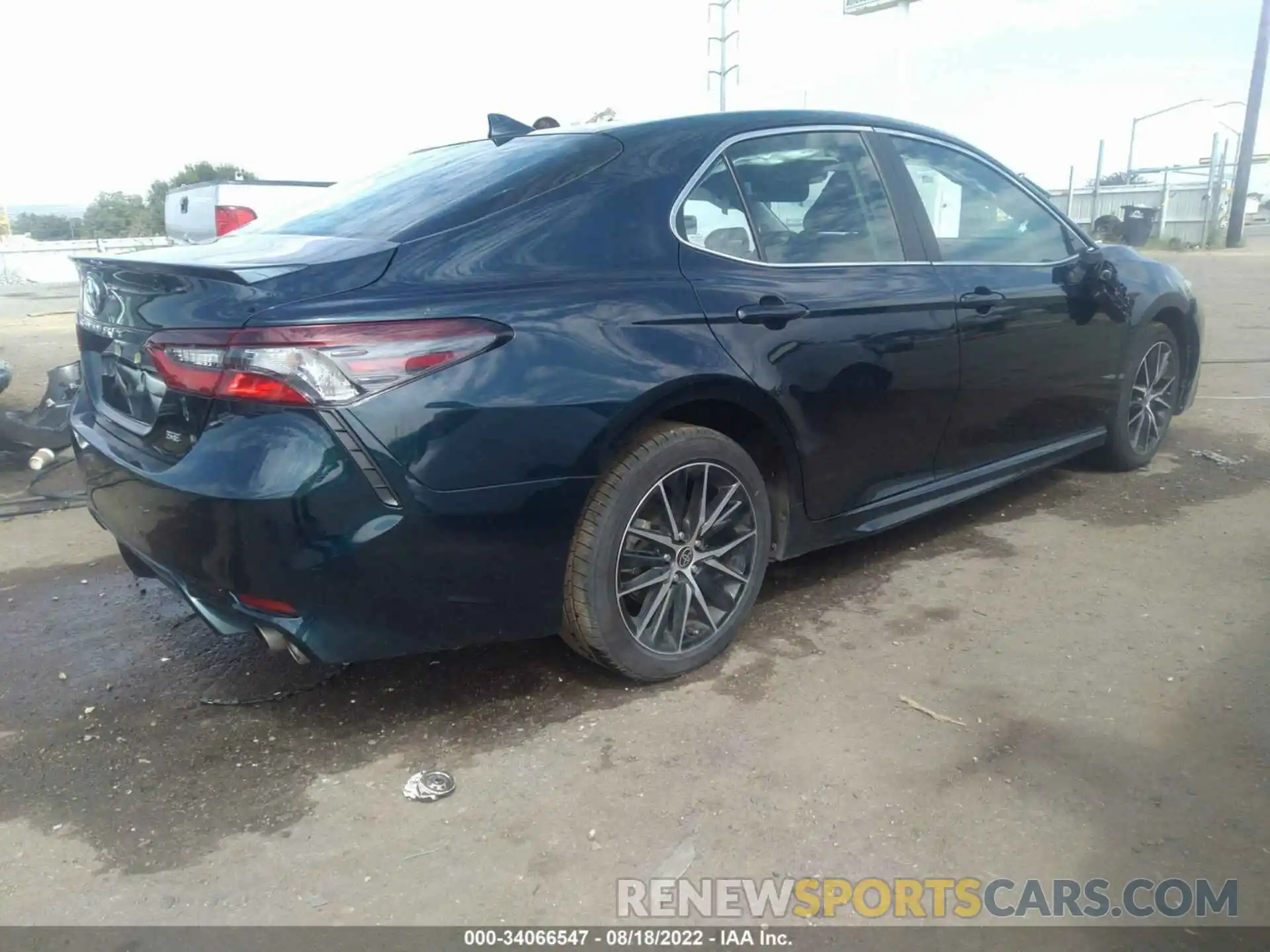 4 Photograph of a damaged car 4T1G11AKXMU563942 TOYOTA CAMRY 2021