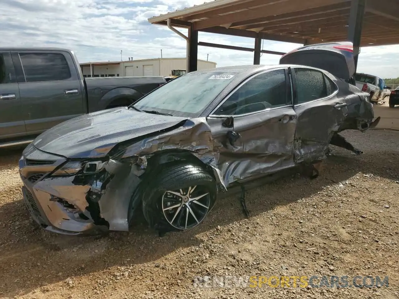 1 Photograph of a damaged car 4T1G11AKXMU568204 TOYOTA CAMRY 2021