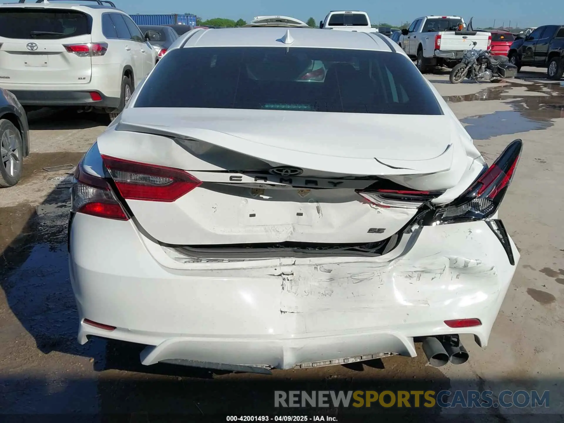 16 Photograph of a damaged car 4T1G11AKXMU574892 TOYOTA CAMRY 2021