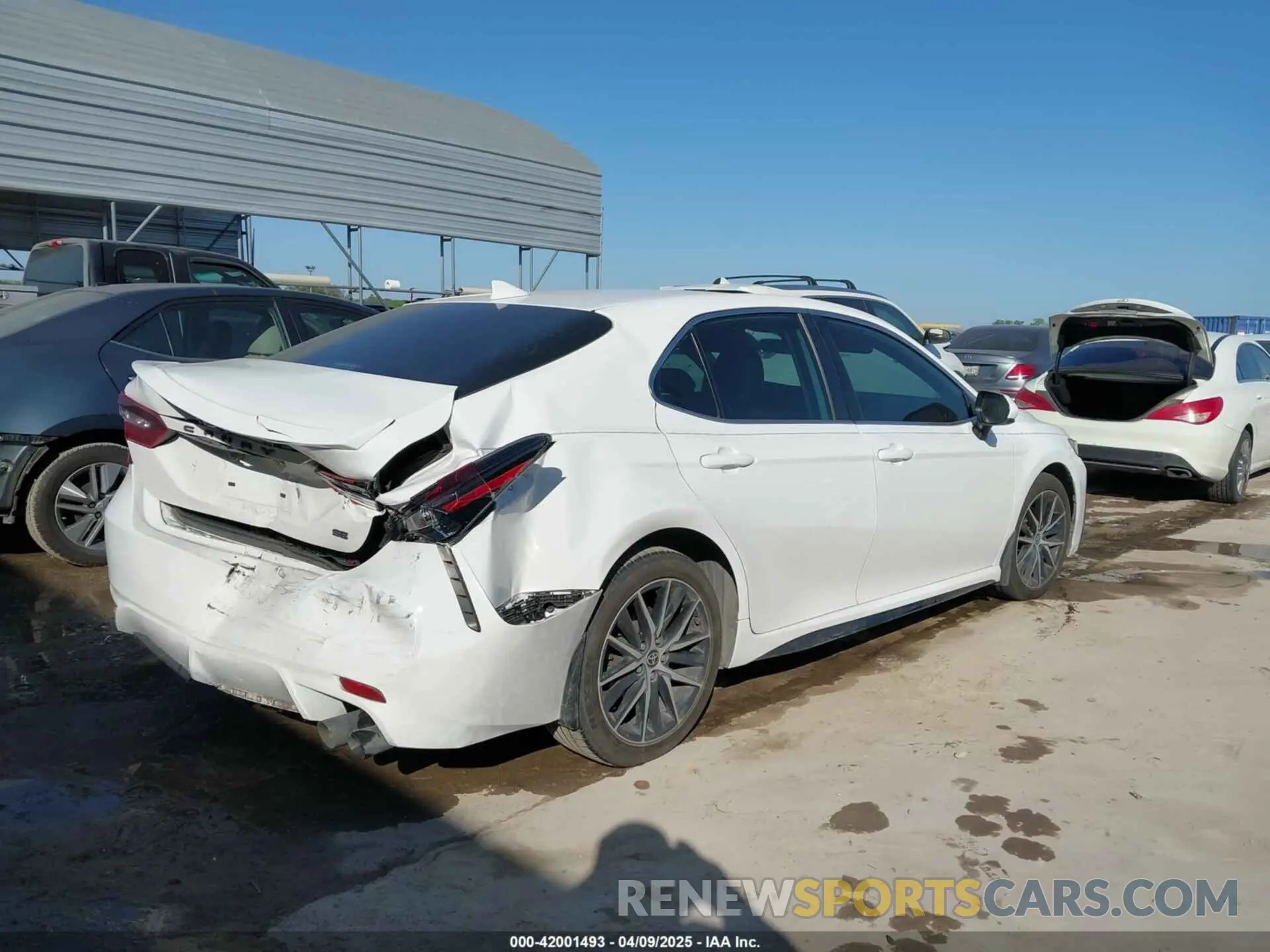 4 Photograph of a damaged car 4T1G11AKXMU574892 TOYOTA CAMRY 2021
