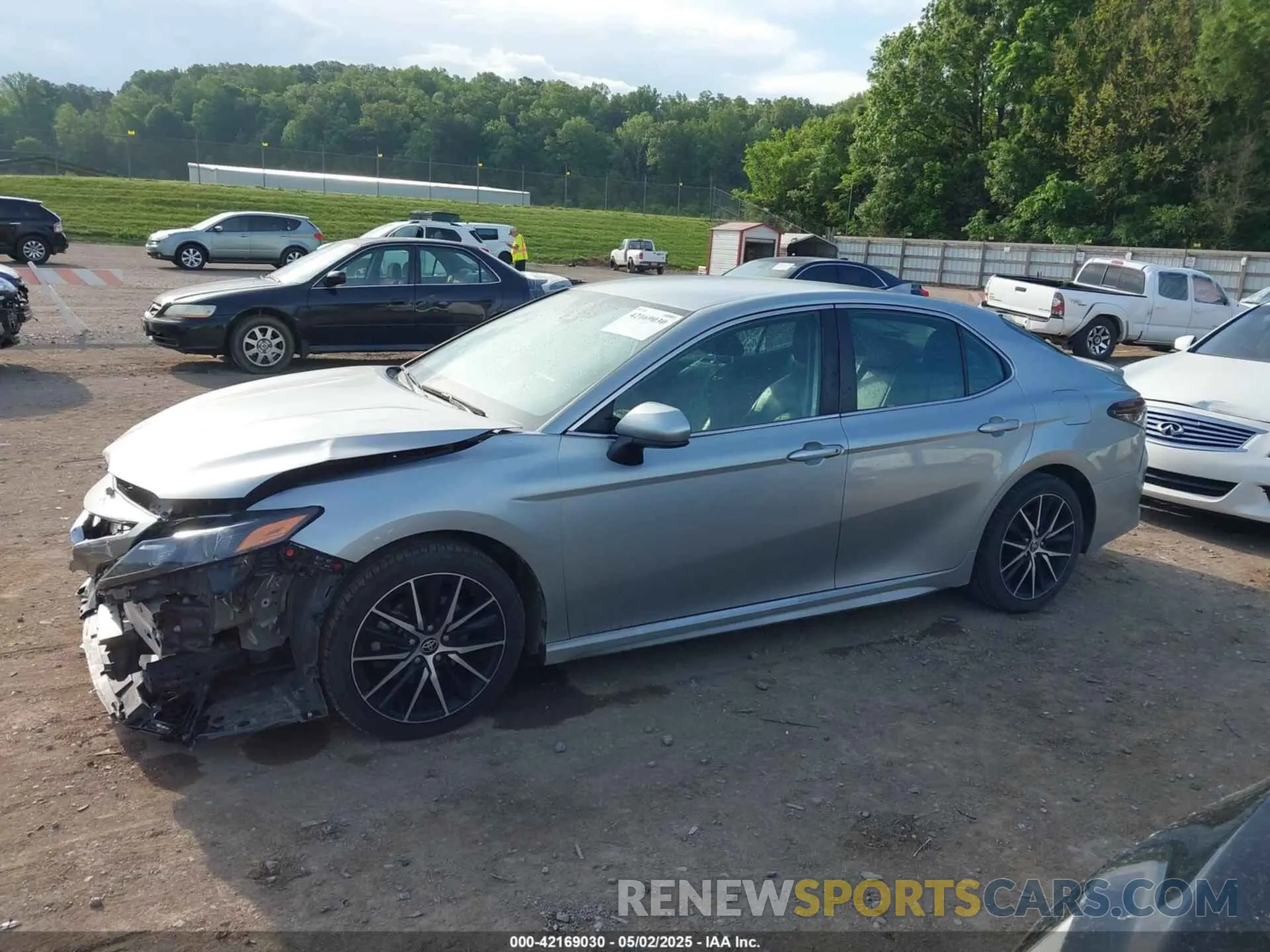 14 Photograph of a damaged car 4T1G11AKXMU581972 TOYOTA CAMRY 2021