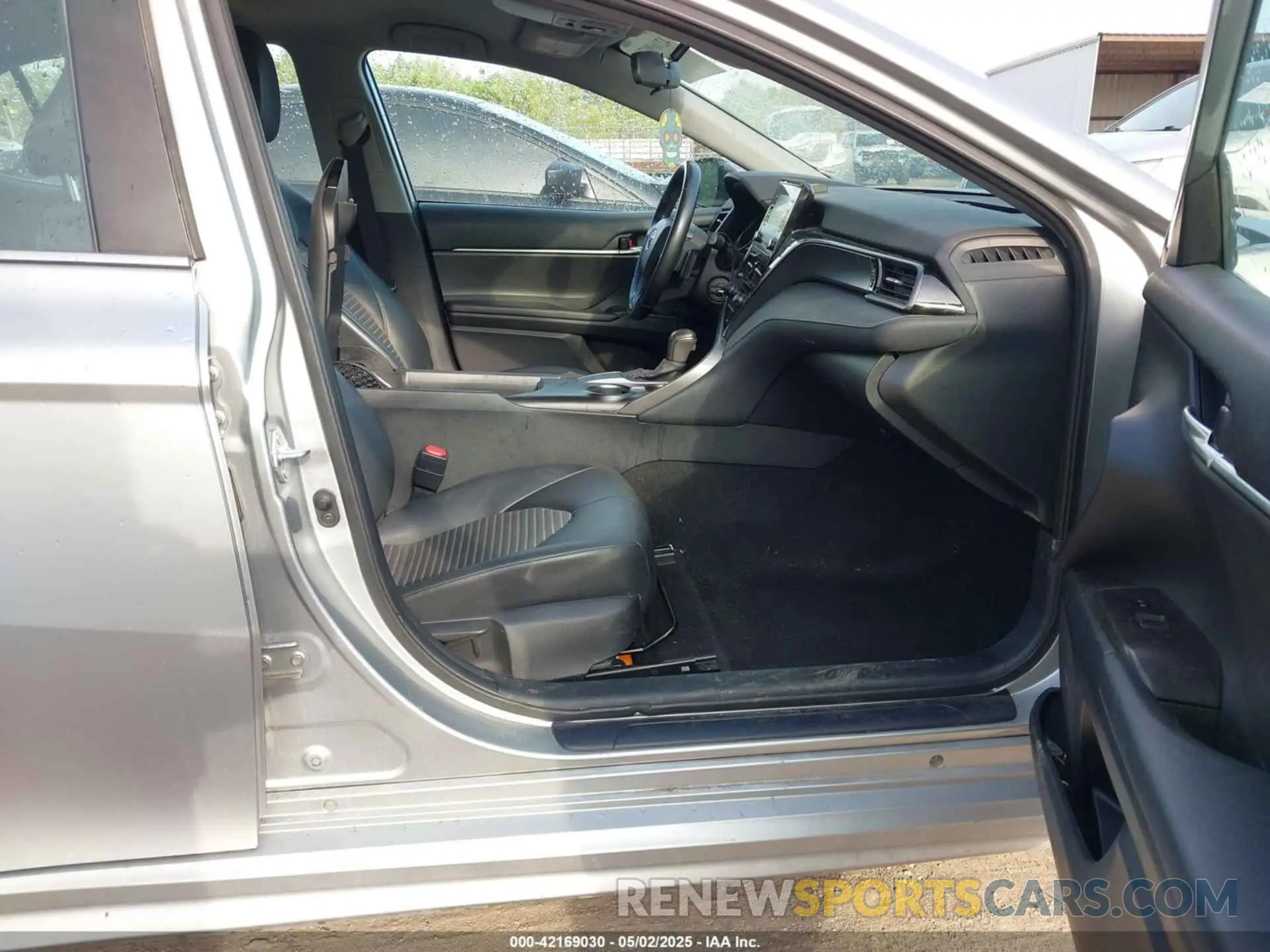 5 Photograph of a damaged car 4T1G11AKXMU581972 TOYOTA CAMRY 2021