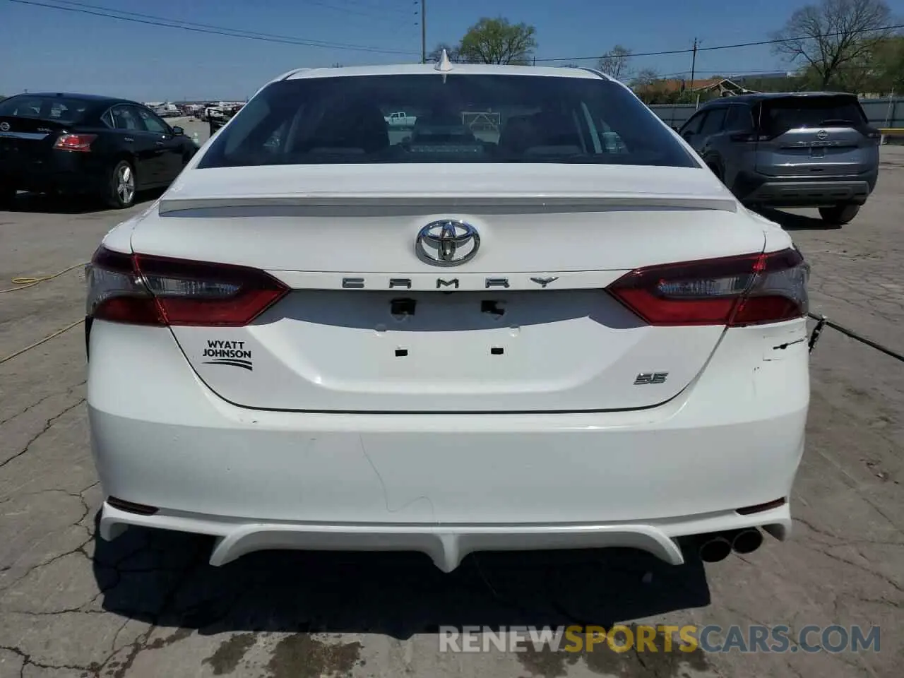 6 Photograph of a damaged car 4T1G11AKXMU585956 TOYOTA CAMRY 2021