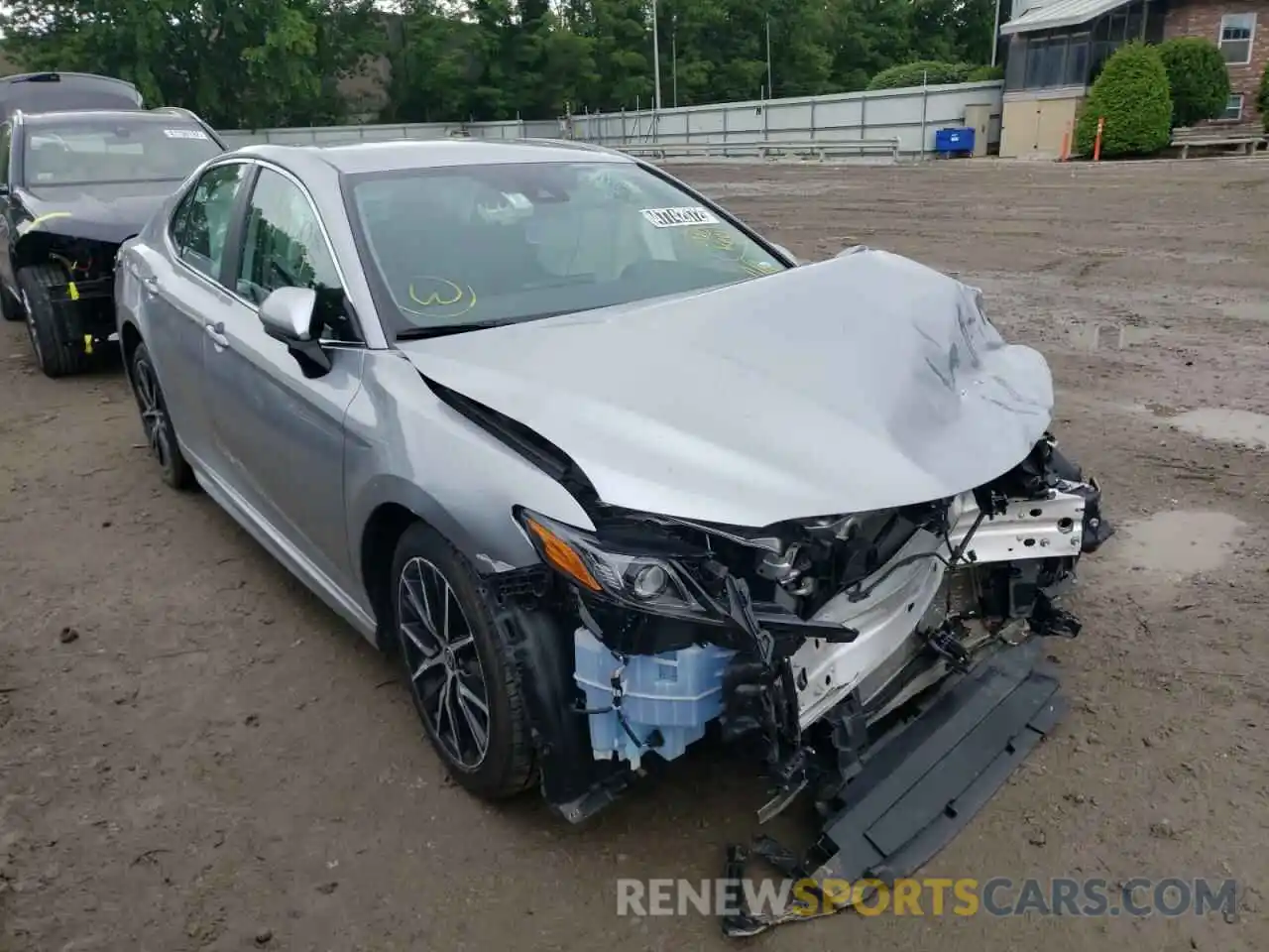 1 Photograph of a damaged car 4T1G11AKXMU589067 TOYOTA CAMRY 2021