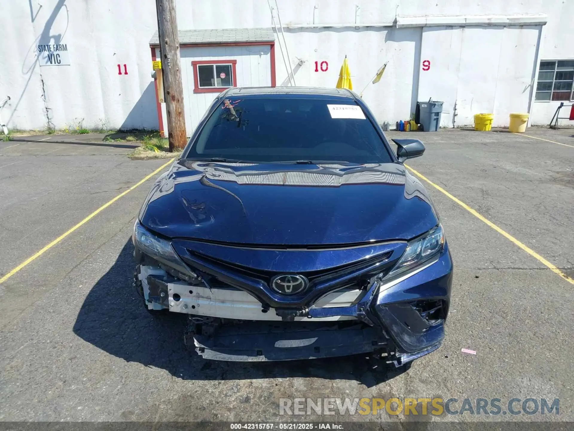 12 Photograph of a damaged car 4T1G11BK0MU035020 TOYOTA CAMRY 2021