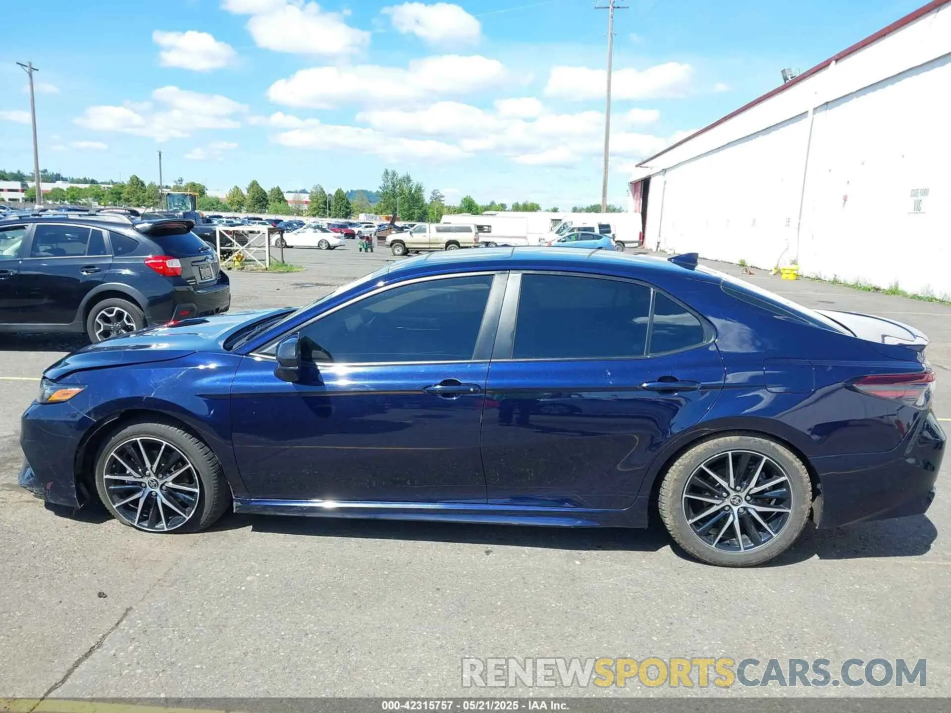 14 Photograph of a damaged car 4T1G11BK0MU035020 TOYOTA CAMRY 2021