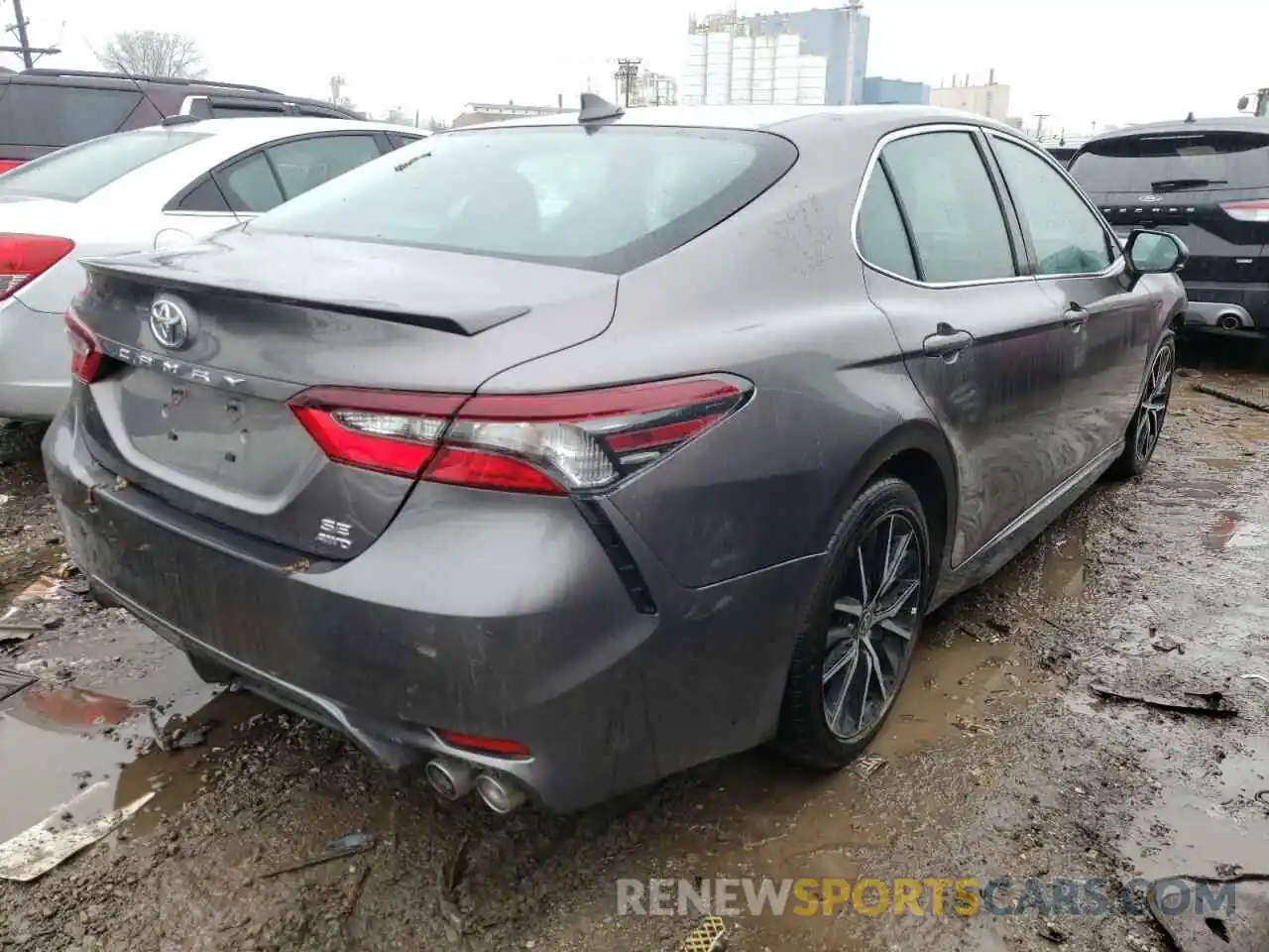 4 Photograph of a damaged car 4T1G11BK2MU033740 TOYOTA CAMRY 2021