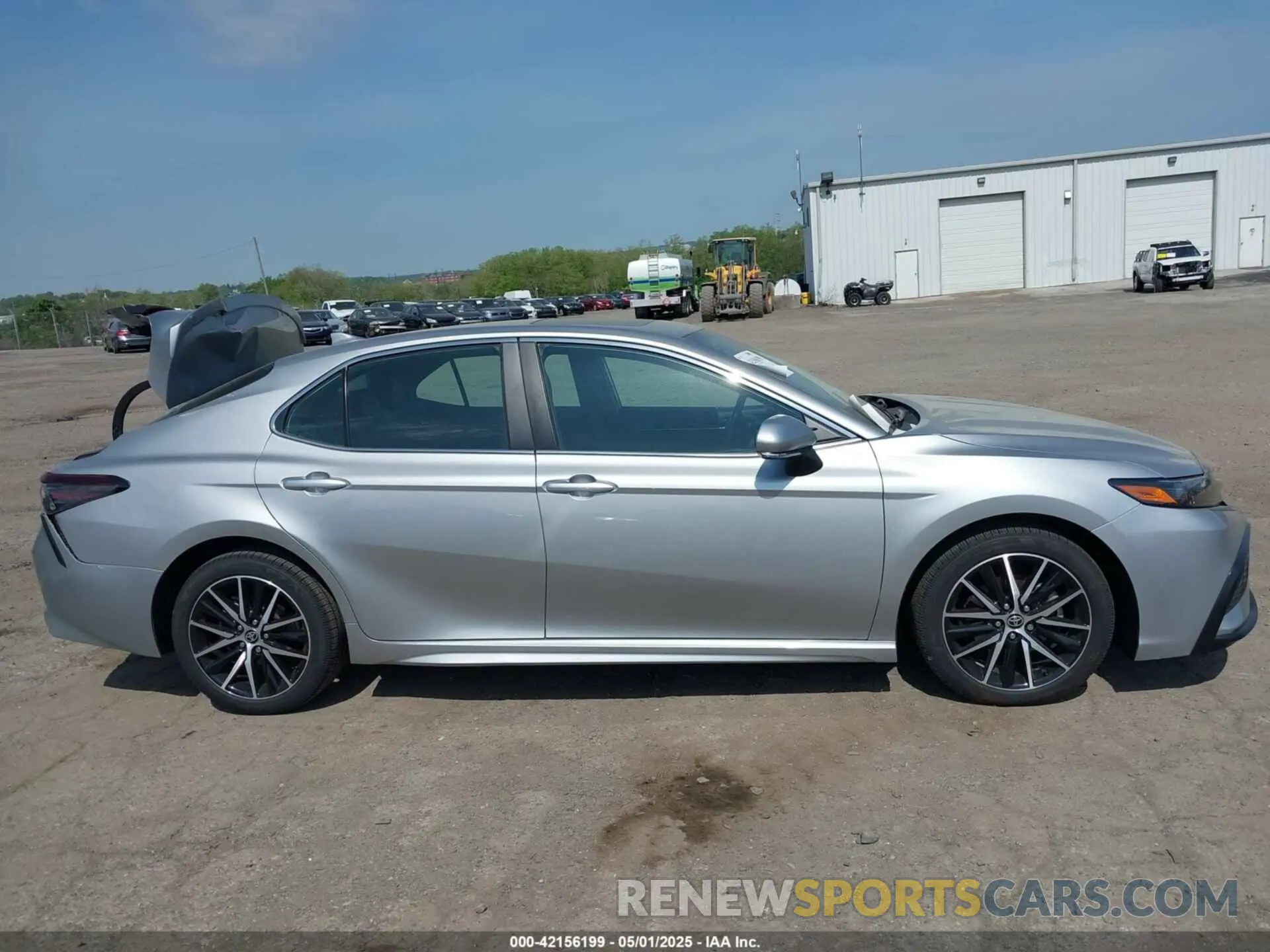 14 Photograph of a damaged car 4T1G11BK4MU033349 TOYOTA CAMRY 2021