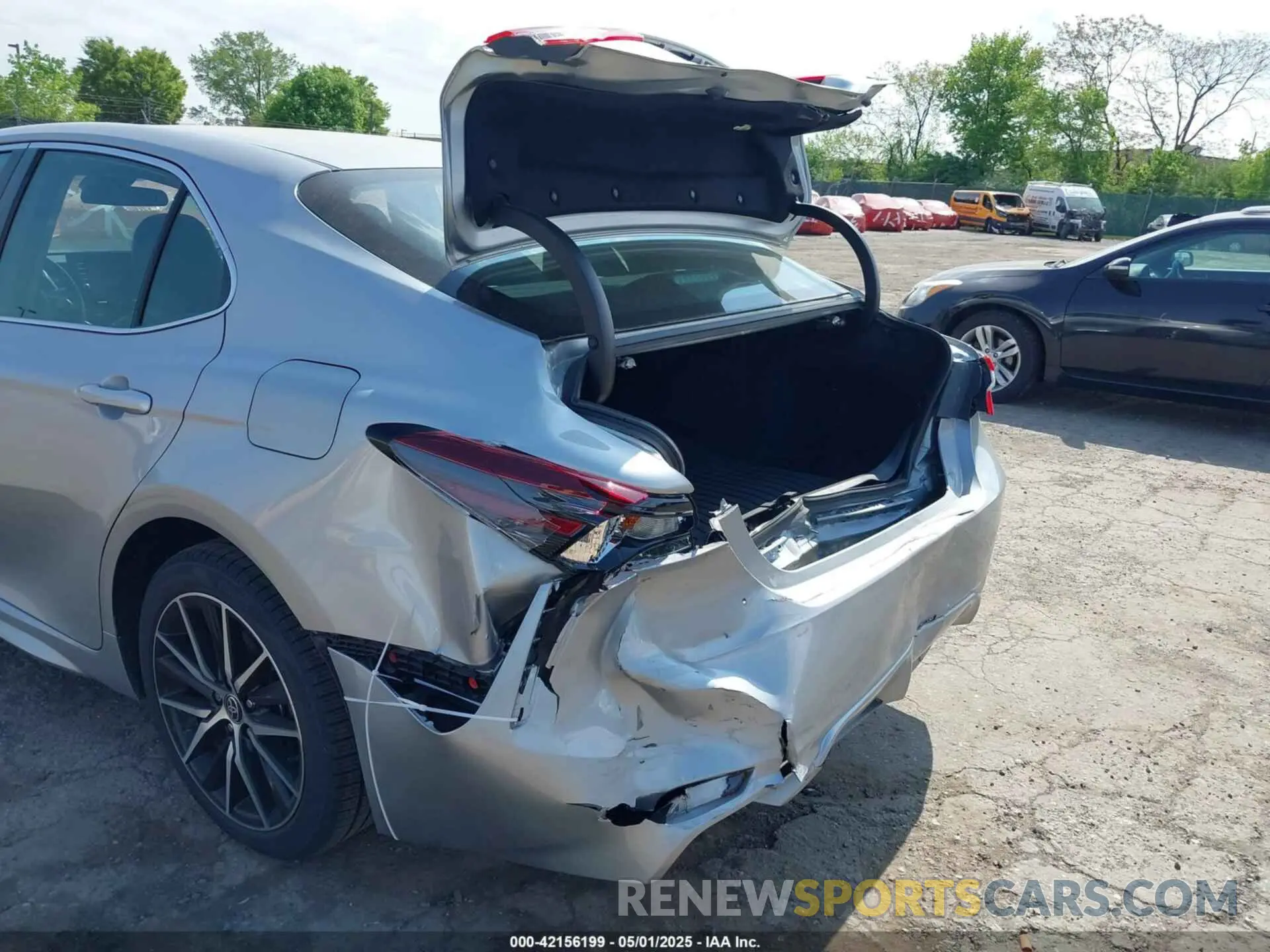 19 Photograph of a damaged car 4T1G11BK4MU033349 TOYOTA CAMRY 2021