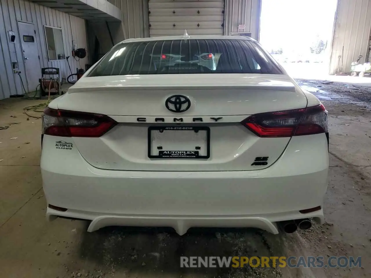 6 Photograph of a damaged car 4T1G11BK6MU032753 TOYOTA CAMRY 2021