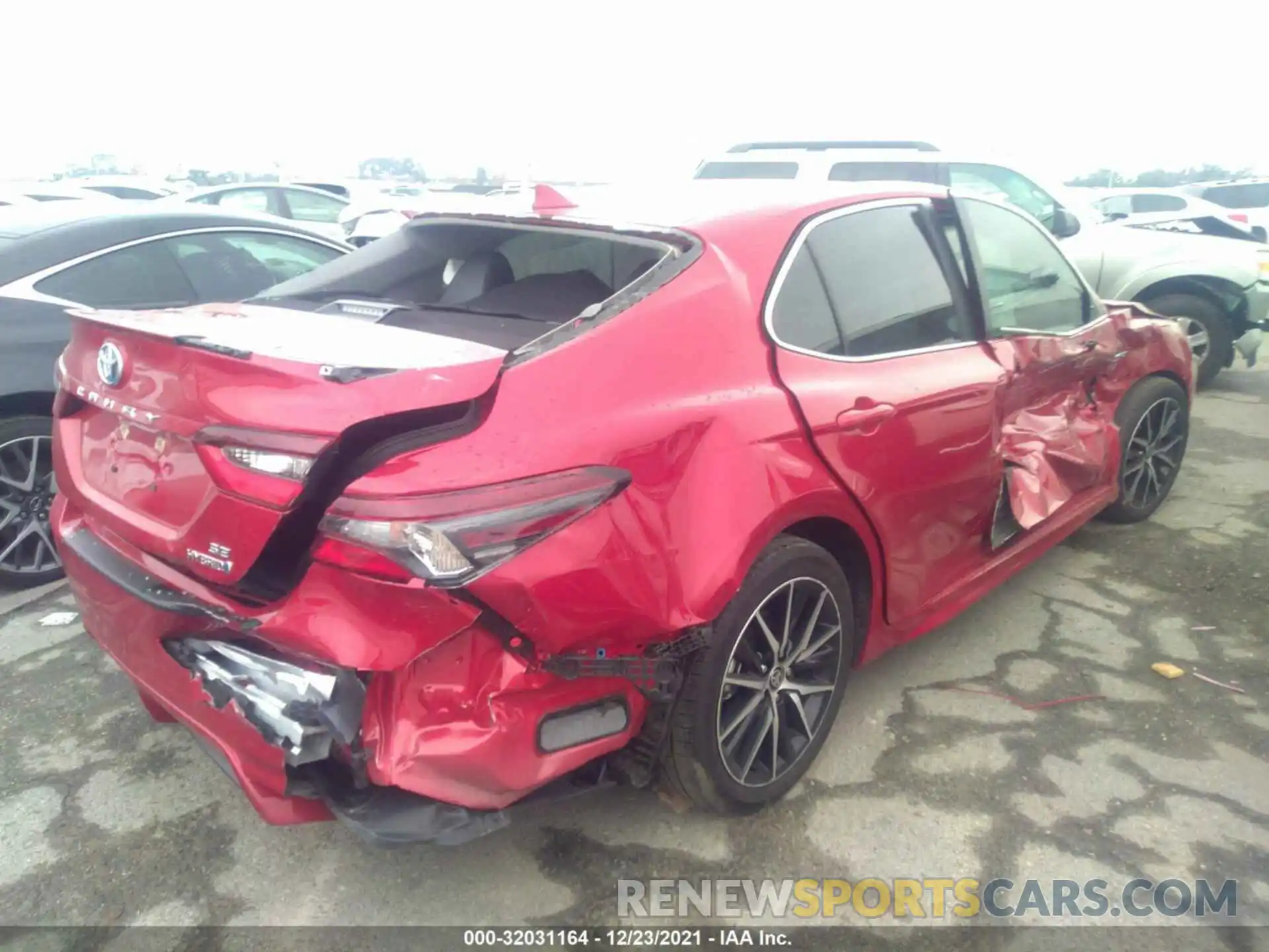 4 Photograph of a damaged car 4T1G31AK2MU025763 TOYOTA CAMRY 2021