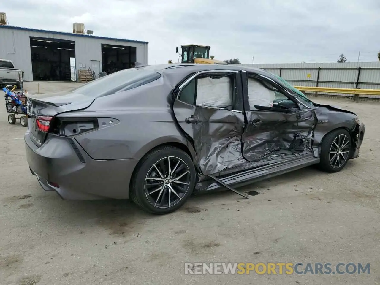 3 Photograph of a damaged car 4T1G31AK2MU555974 TOYOTA CAMRY 2021