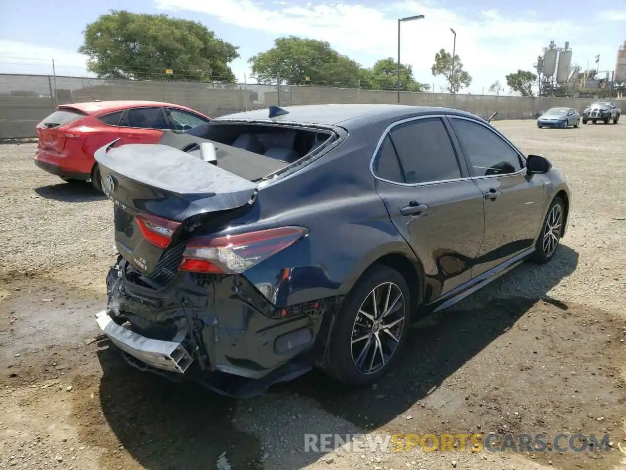 4 Photograph of a damaged car 4T1G31AK5MU565401 TOYOTA CAMRY 2021