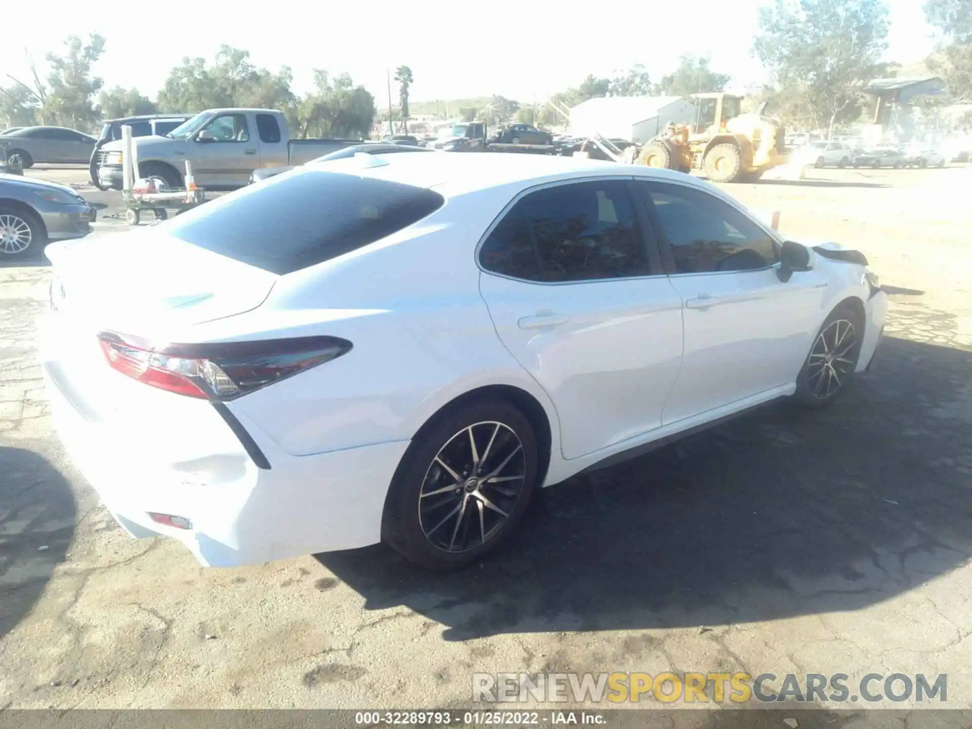 4 Photograph of a damaged car 4T1G31AK6MU566542 TOYOTA CAMRY 2021