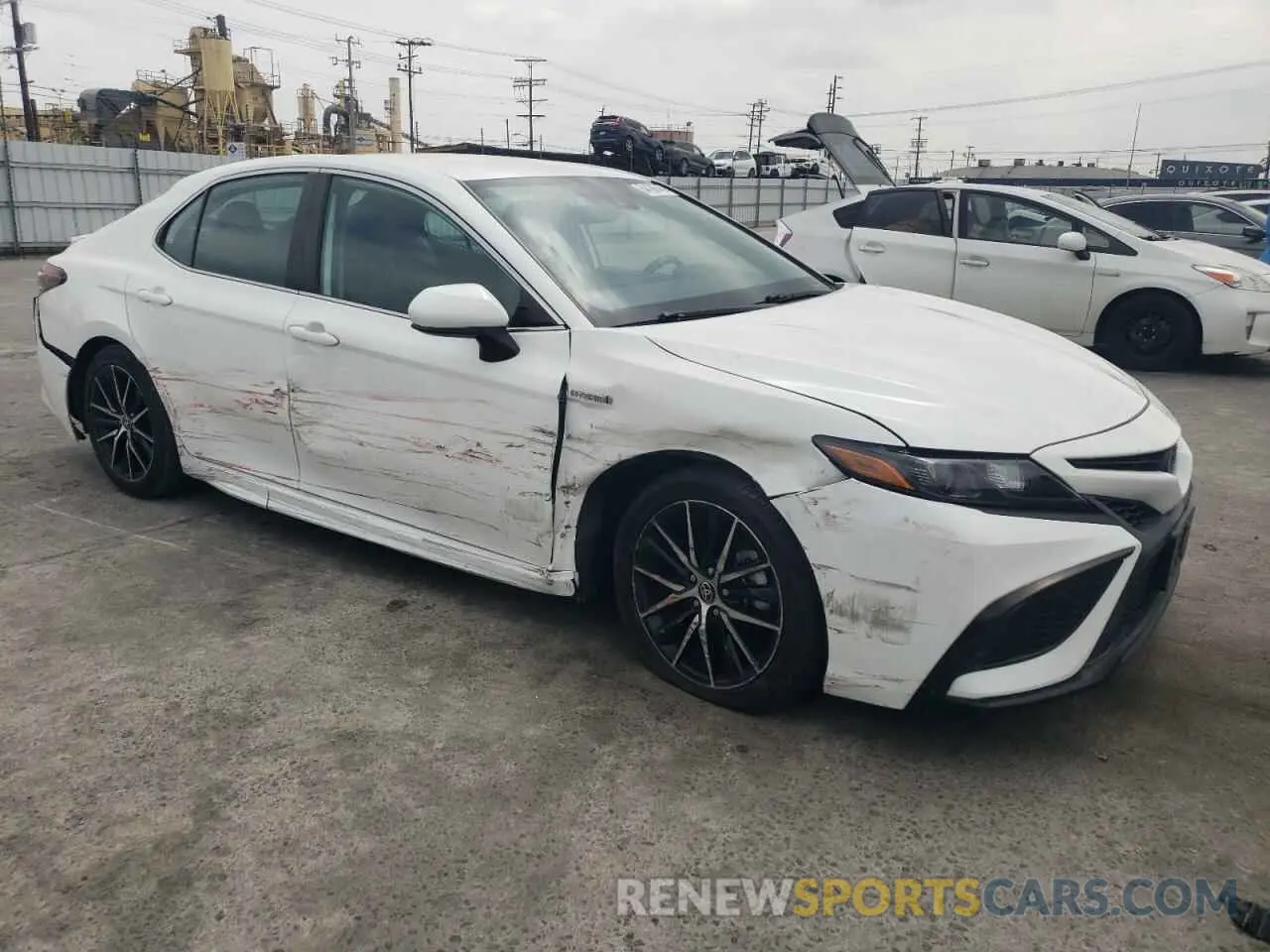 4 Photograph of a damaged car 4T1G31AK8MU025489 TOYOTA CAMRY 2021