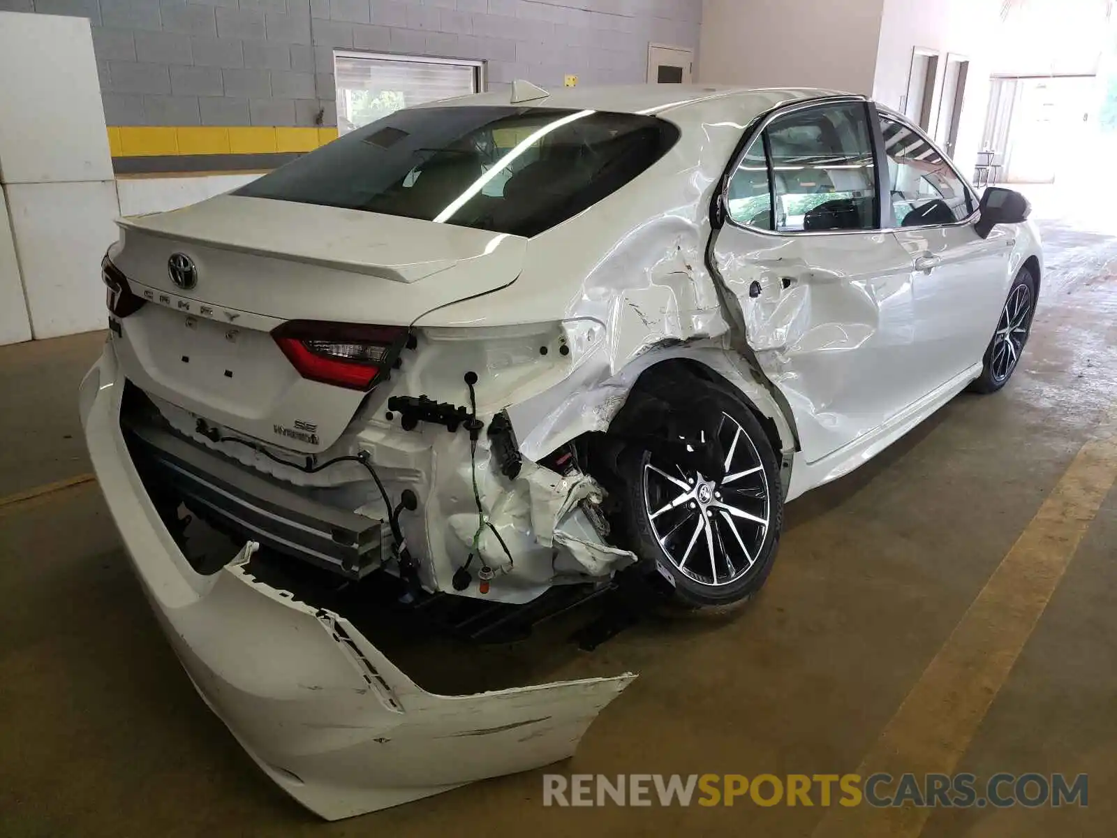 4 Photograph of a damaged car 4T1G31AK8MU554473 TOYOTA CAMRY 2021