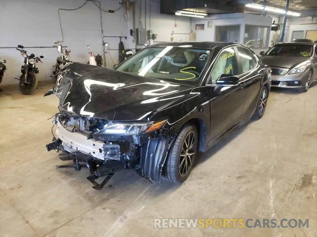 2 Photograph of a damaged car 4T1G31AK9MU569290 TOYOTA CAMRY 2021