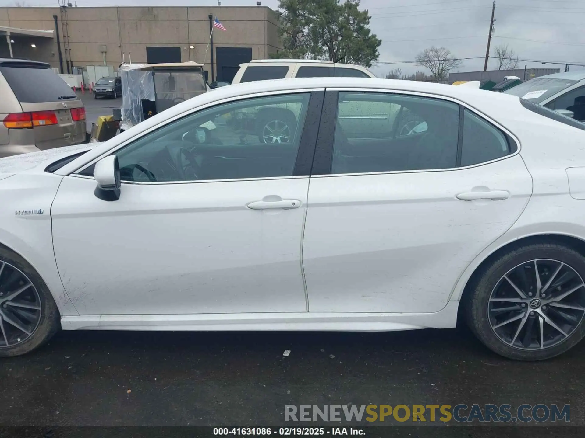 14 Photograph of a damaged car 4T1G31AKXMU024571 TOYOTA CAMRY 2021