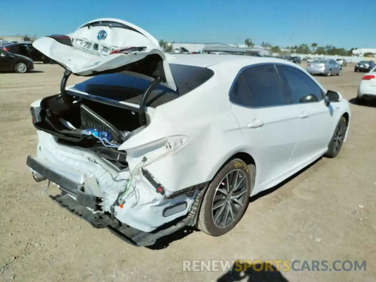 4 Photograph of a damaged car 4T1G31AKXMU026627 TOYOTA CAMRY 2021