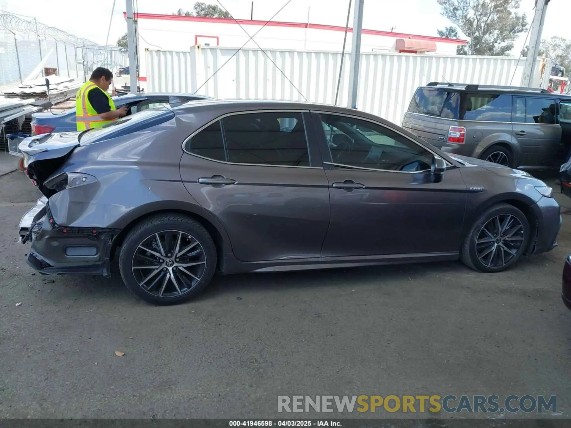 13 Photograph of a damaged car 4T1G31AKXMU028863 TOYOTA CAMRY 2021