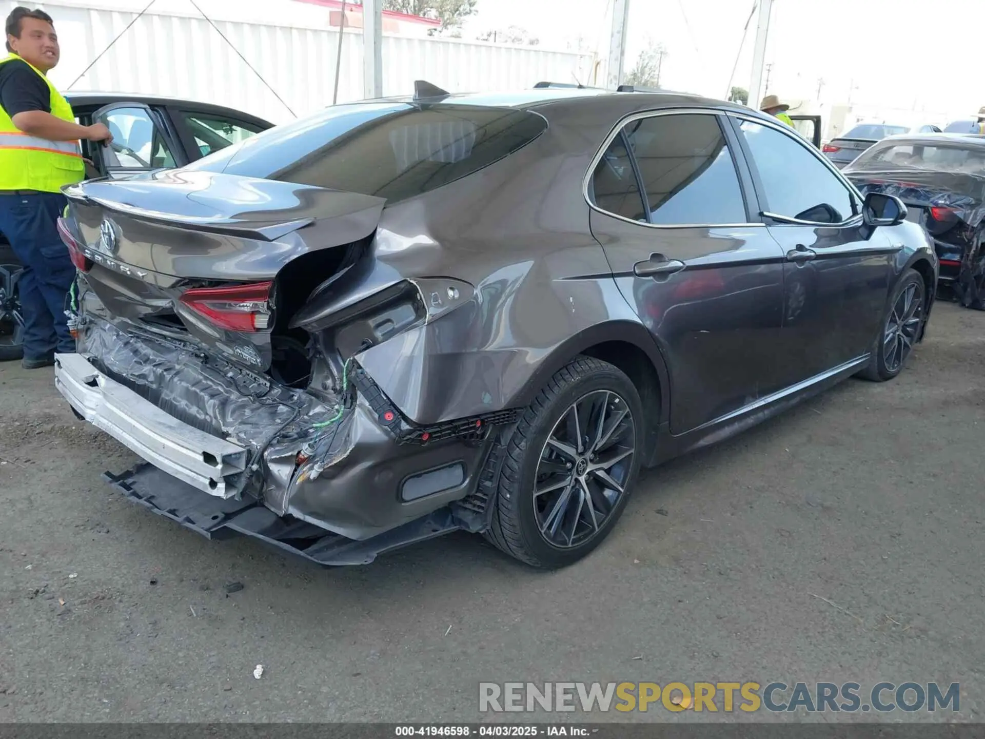 4 Photograph of a damaged car 4T1G31AKXMU028863 TOYOTA CAMRY 2021