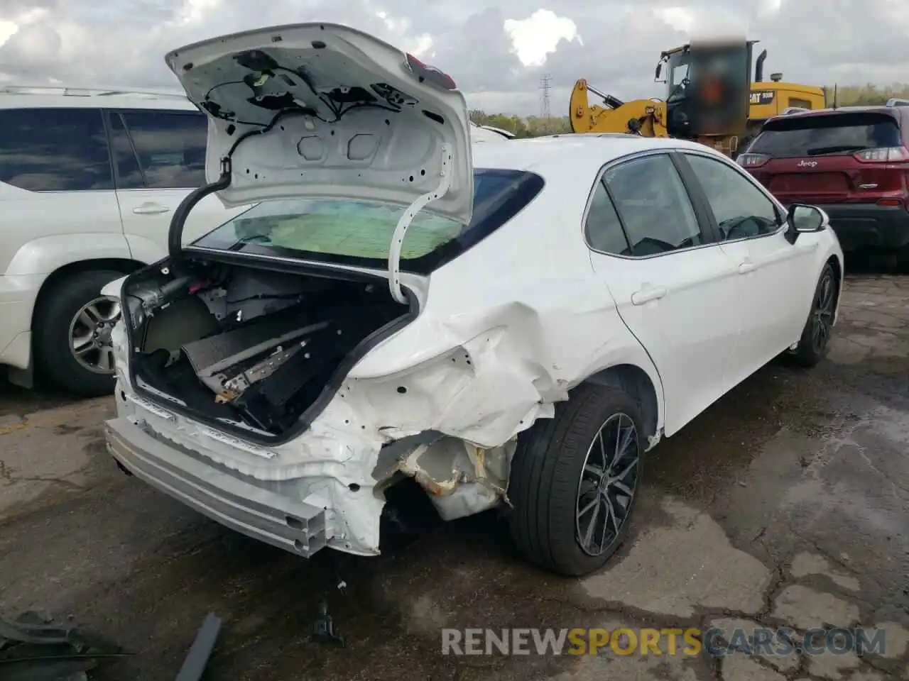 4 Photograph of a damaged car 4T1G31AKXMU547072 TOYOTA CAMRY 2021