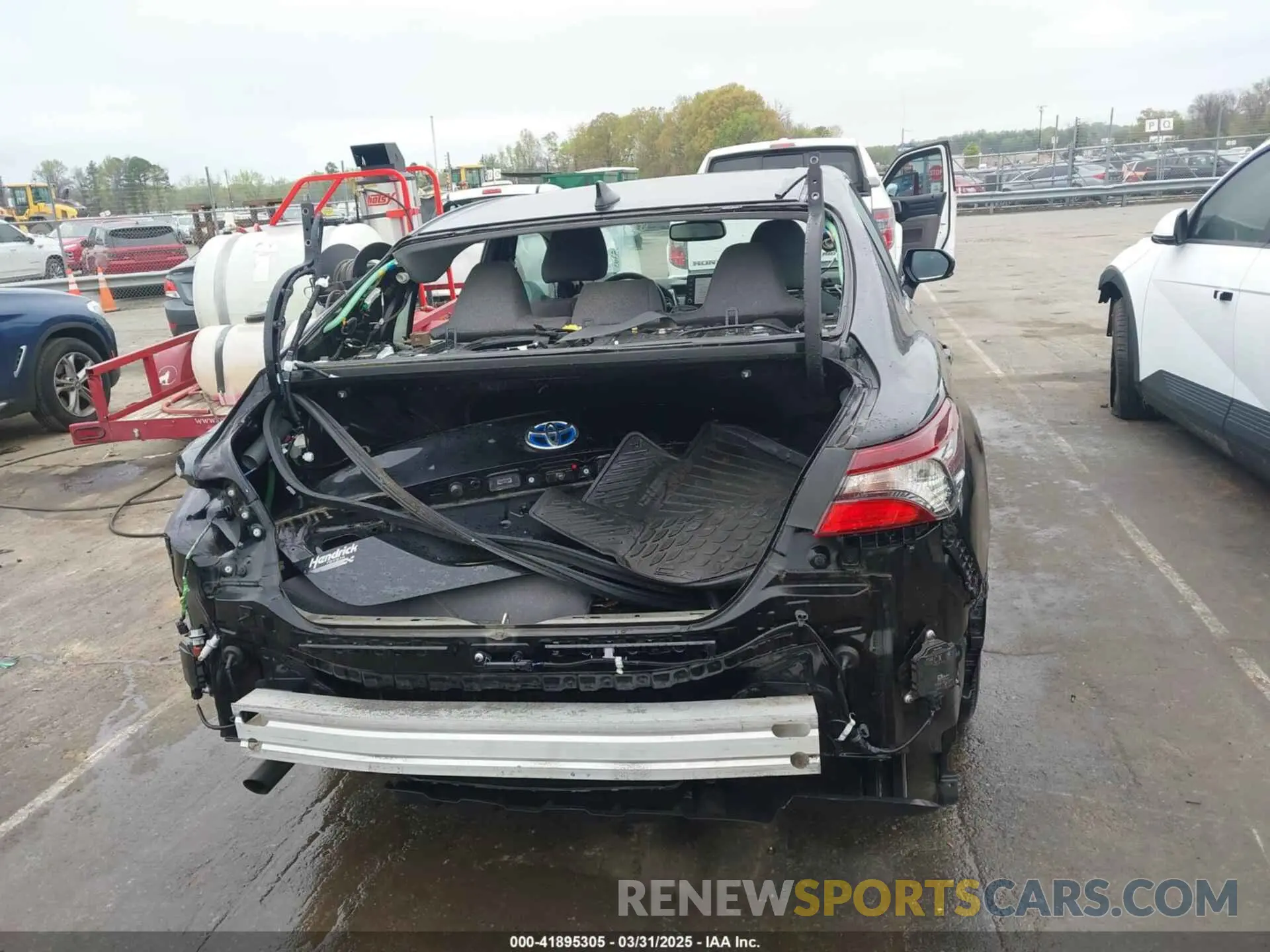 17 Photograph of a damaged car 4T1H31AK2MU558250 TOYOTA CAMRY 2021