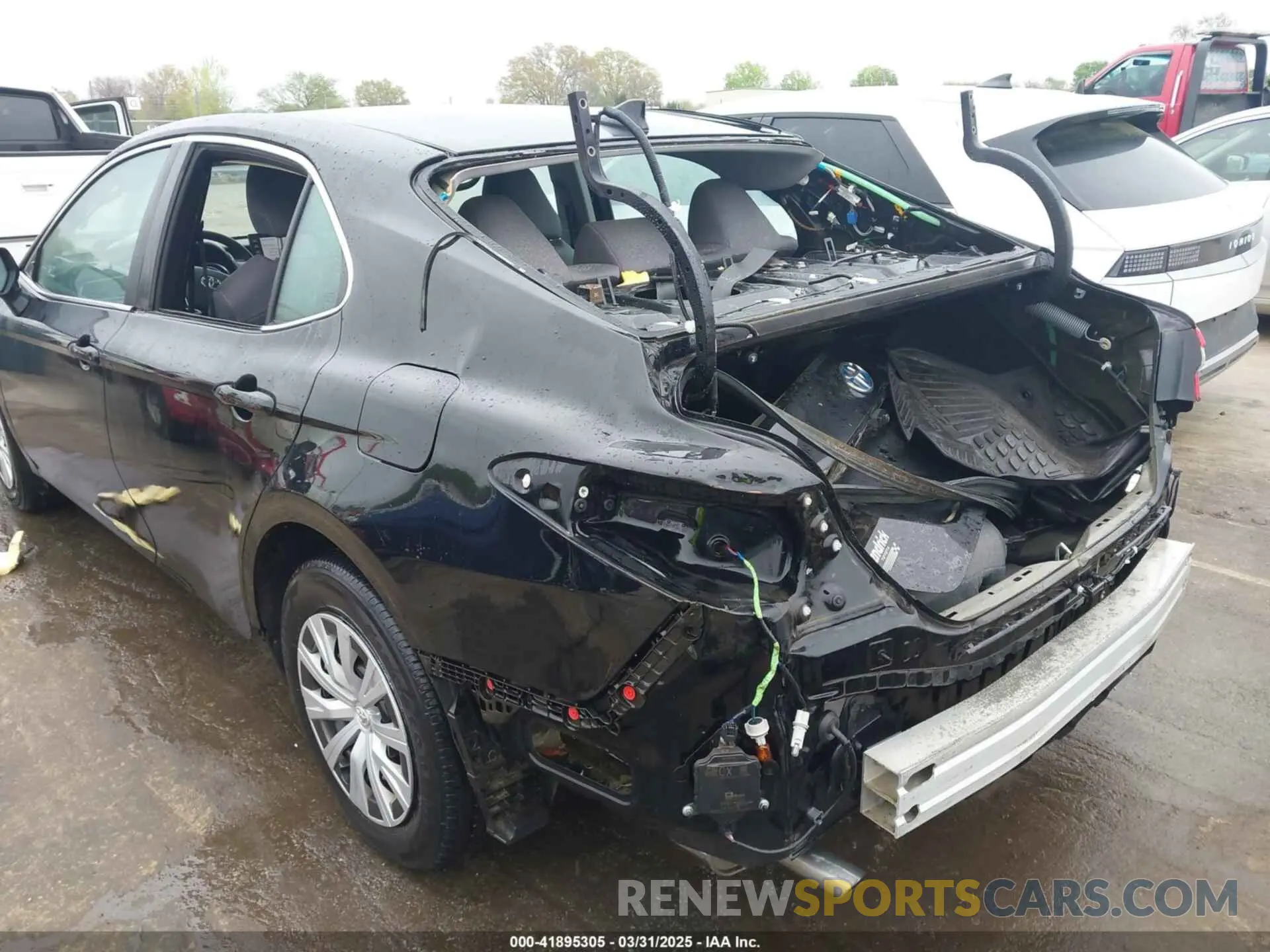 18 Photograph of a damaged car 4T1H31AK2MU558250 TOYOTA CAMRY 2021