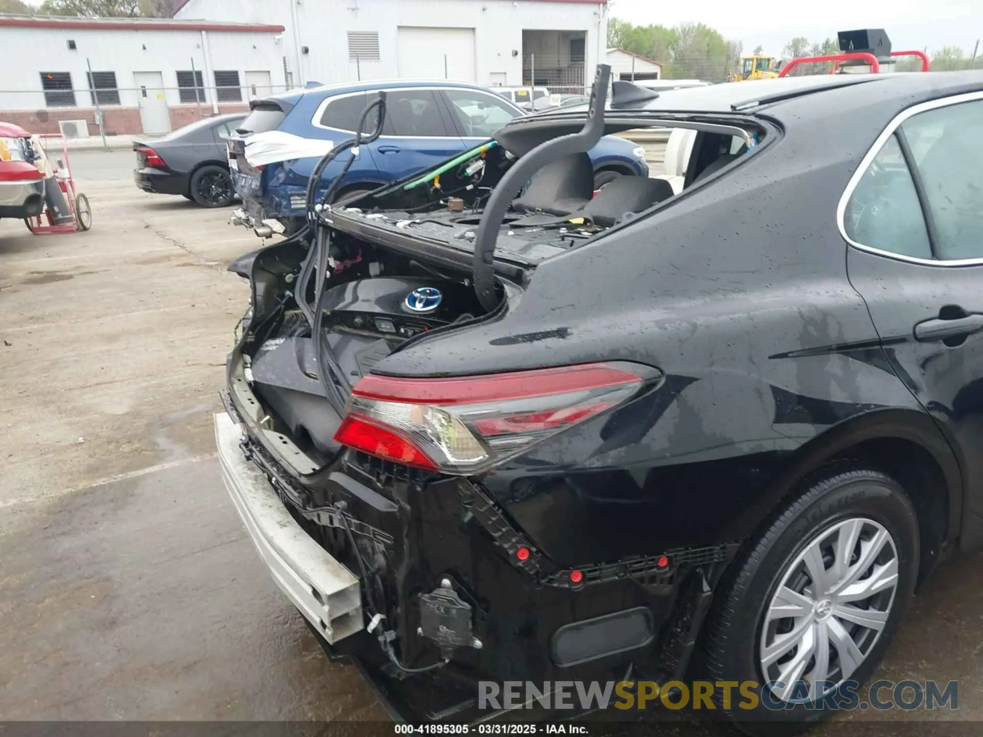 19 Photograph of a damaged car 4T1H31AK2MU558250 TOYOTA CAMRY 2021