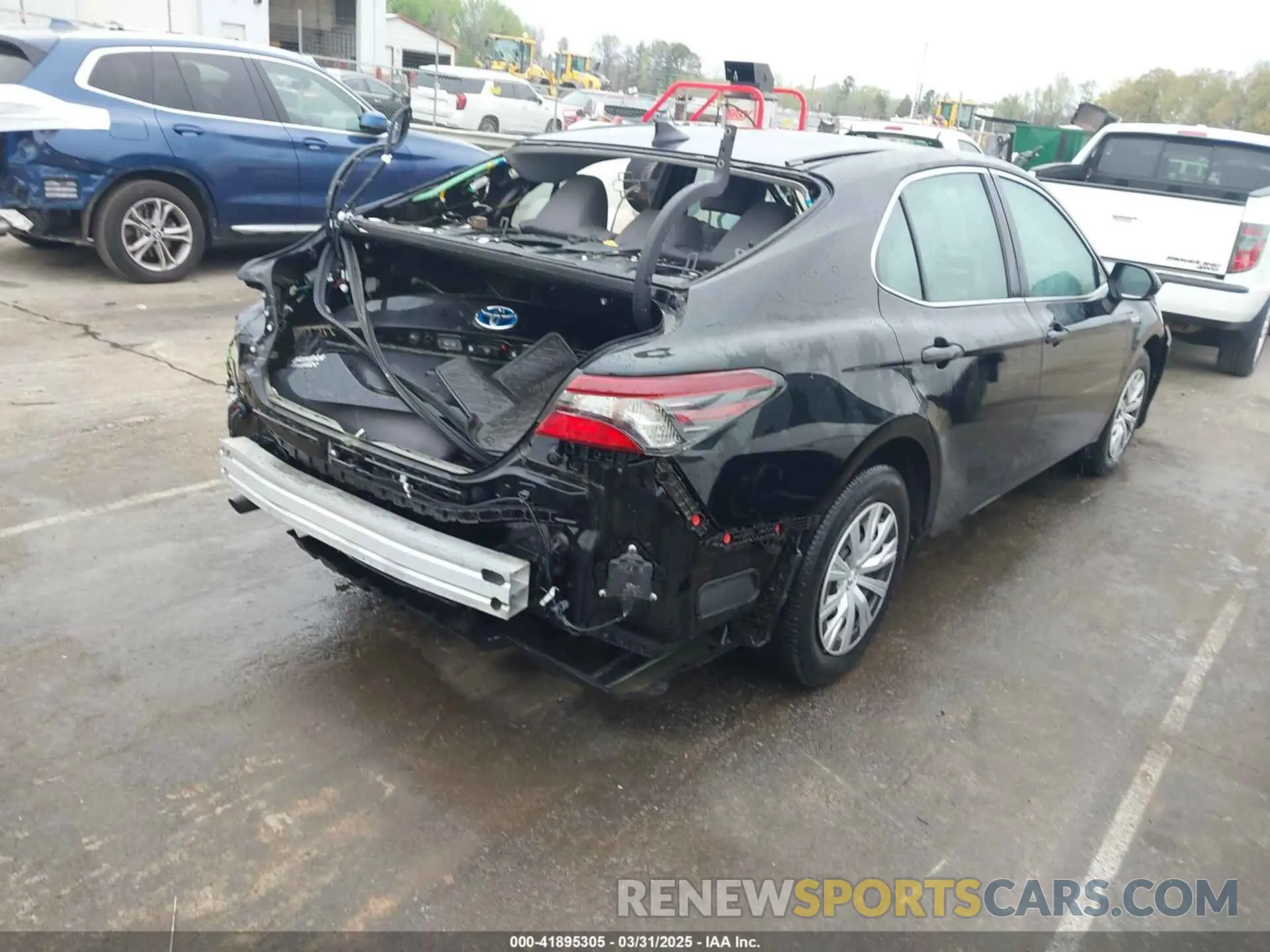 4 Photograph of a damaged car 4T1H31AK2MU558250 TOYOTA CAMRY 2021
