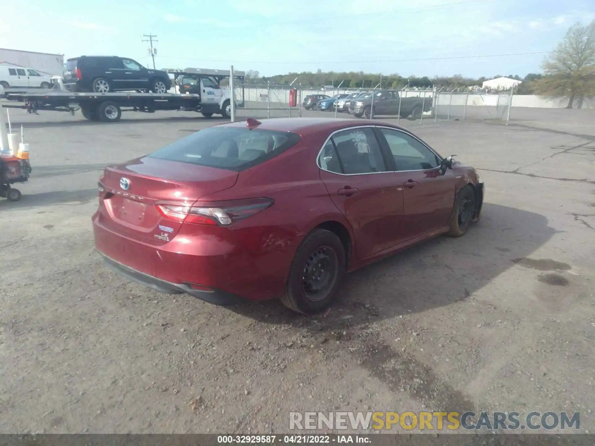 4 Photograph of a damaged car 4T1H31AK2MU560337 TOYOTA CAMRY 2021