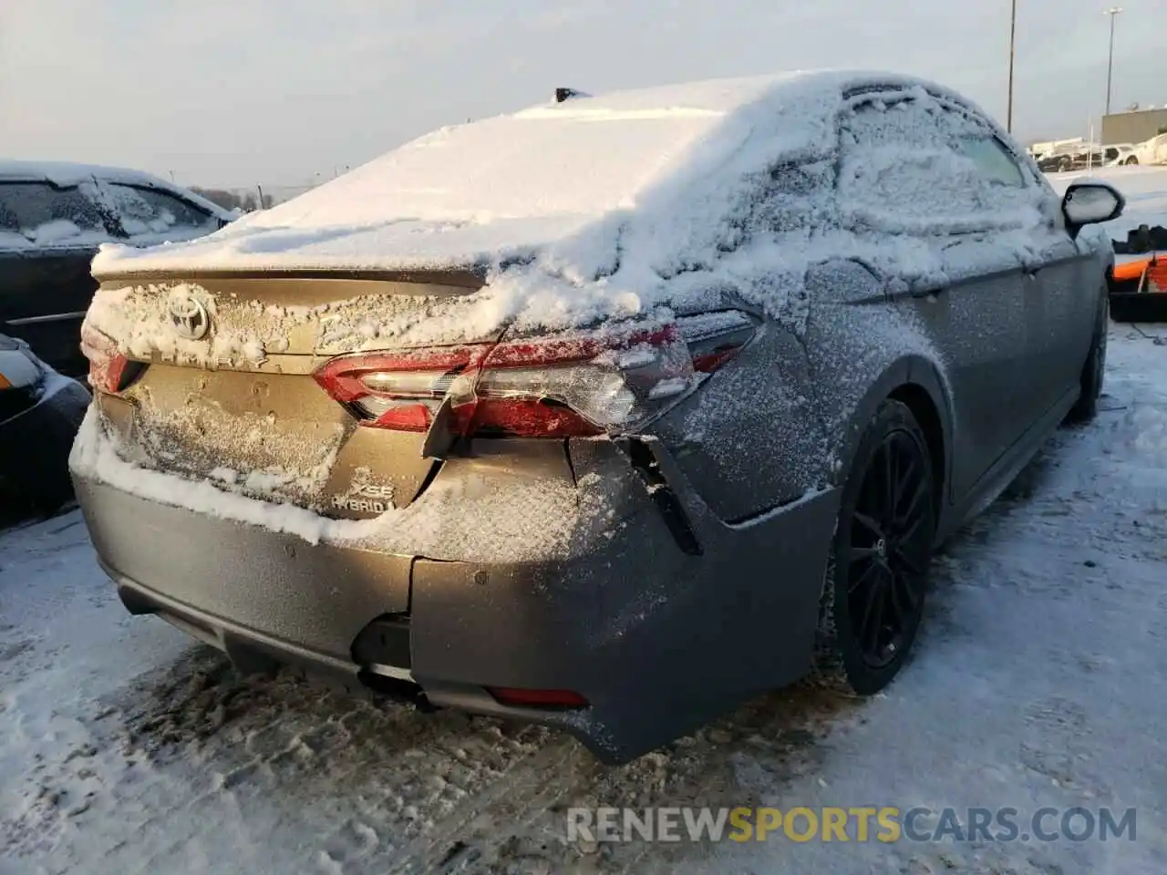 4 Photograph of a damaged car 4T1K31AK0MU548614 TOYOTA CAMRY 2021