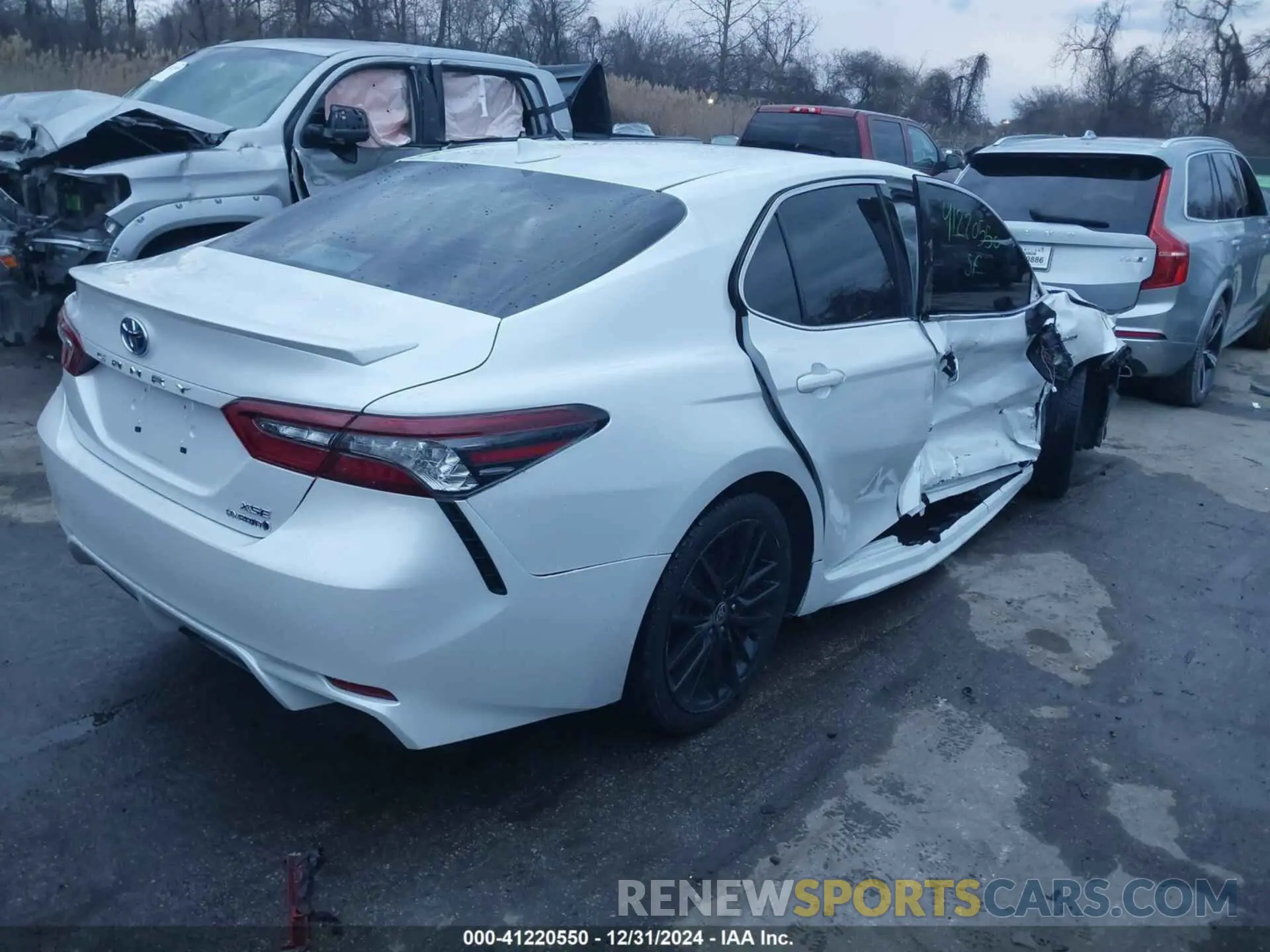 4 Photograph of a damaged car 4T1K31AK0MU552520 TOYOTA CAMRY 2021
