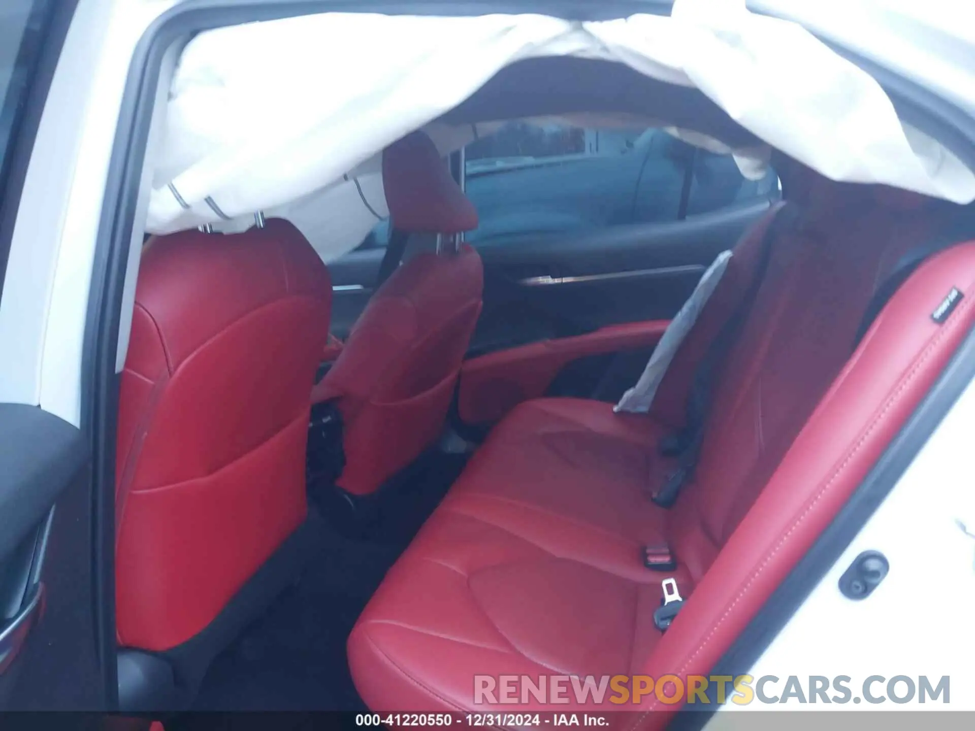 8 Photograph of a damaged car 4T1K31AK0MU552520 TOYOTA CAMRY 2021