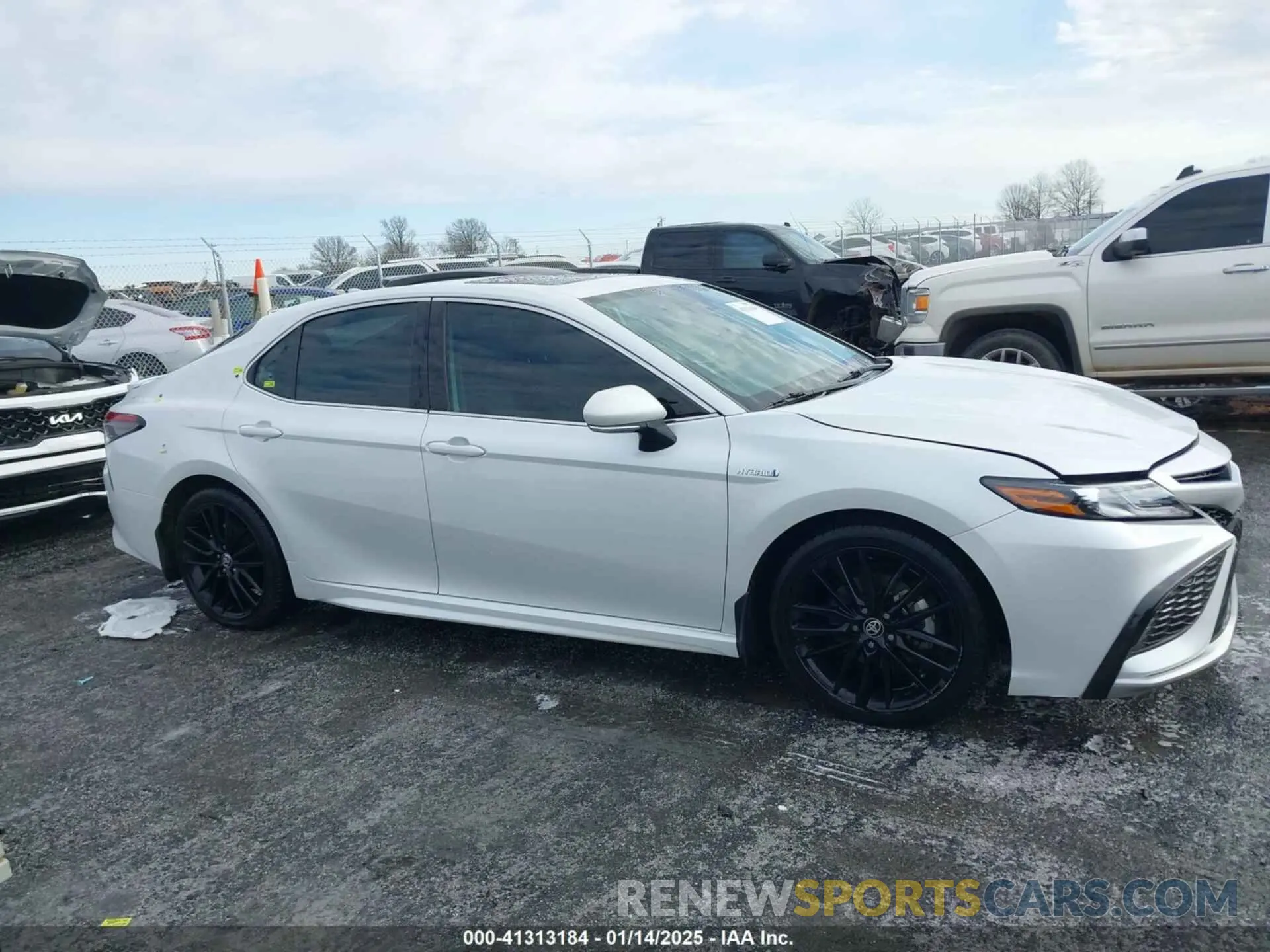 13 Photograph of a damaged car 4T1K31AK1MU564966 TOYOTA CAMRY 2021