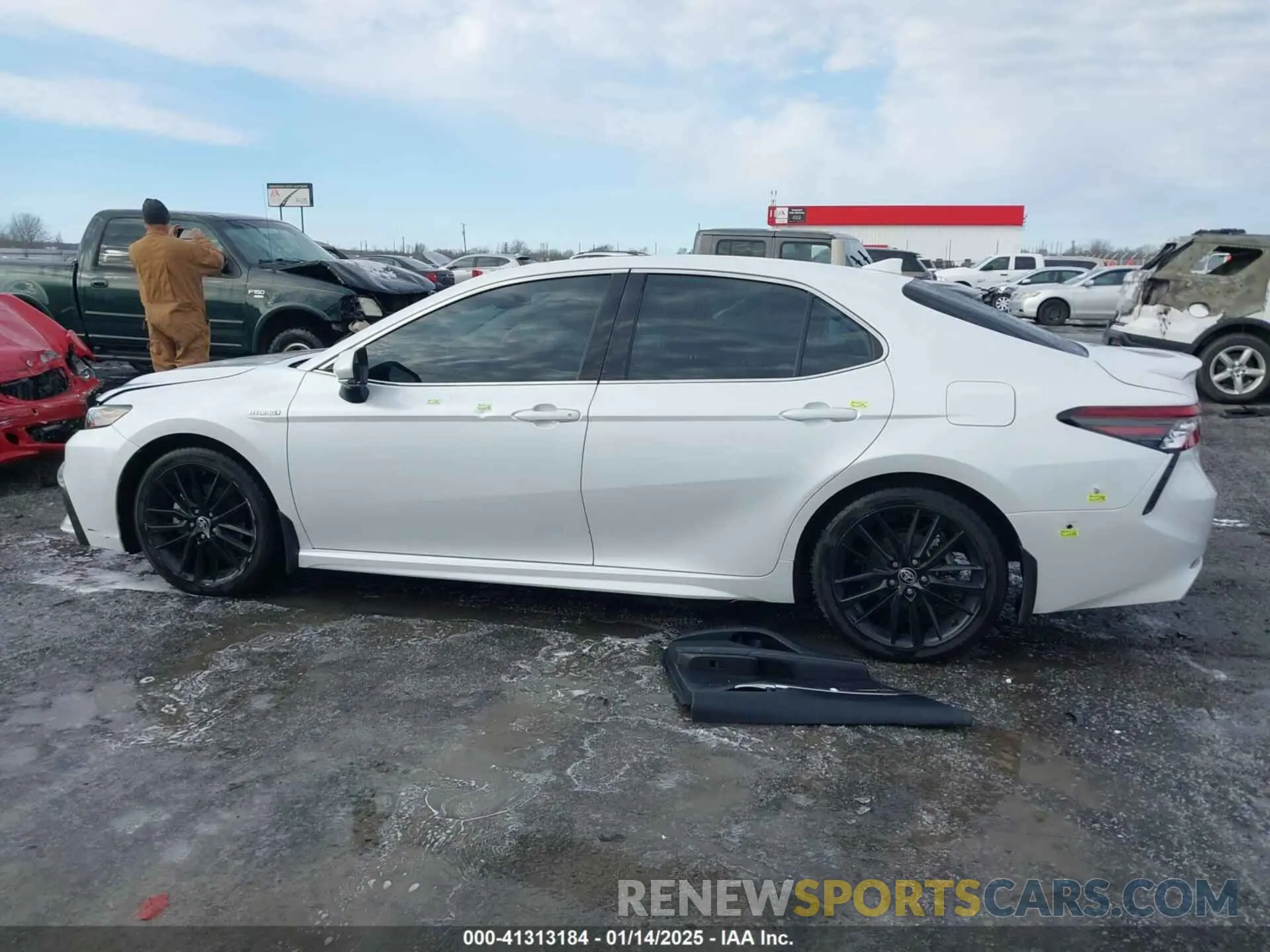 14 Photograph of a damaged car 4T1K31AK1MU564966 TOYOTA CAMRY 2021